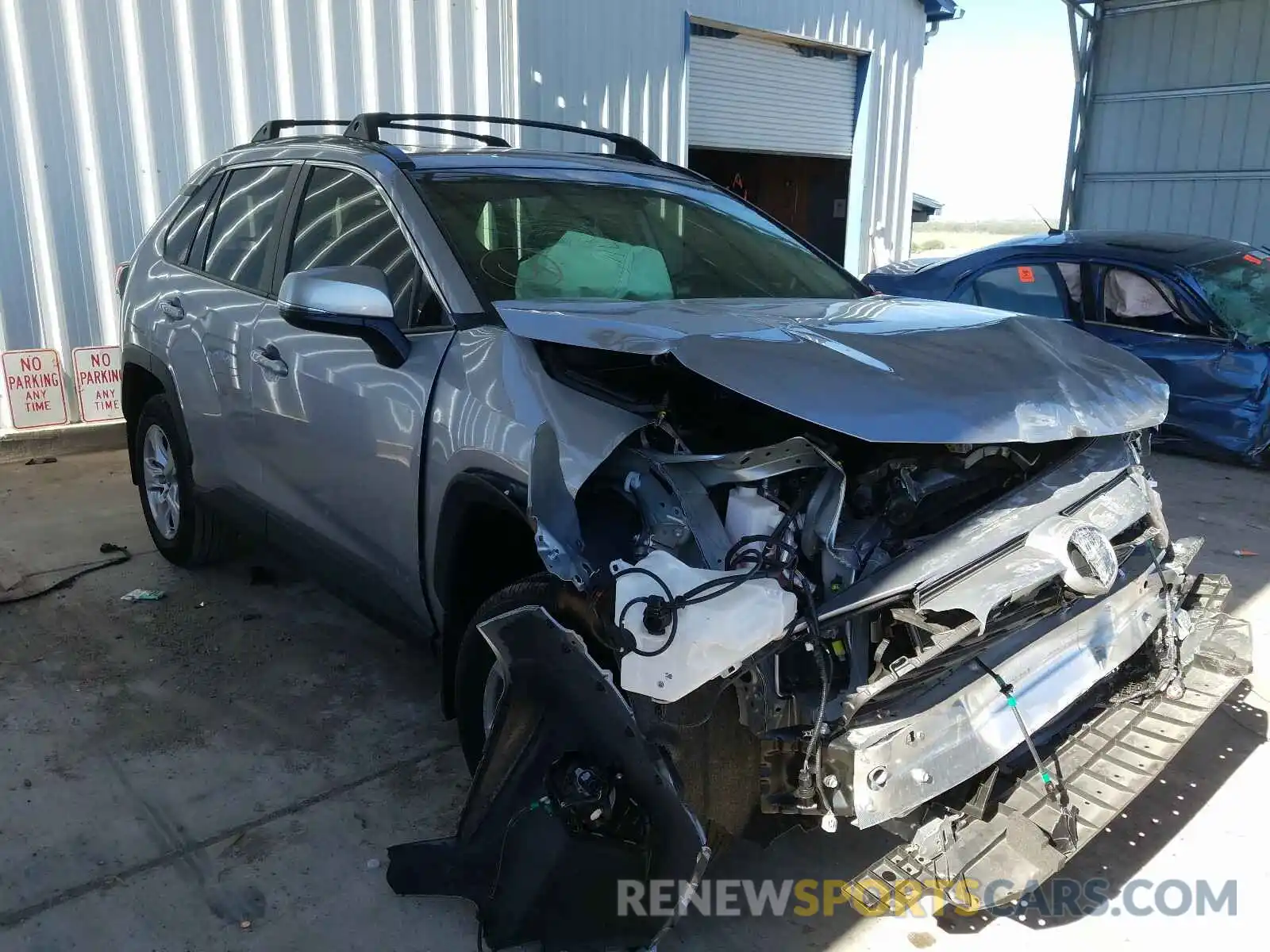 1 Photograph of a damaged car JTMP1RFV0KD024717 TOYOTA RAV4 2019