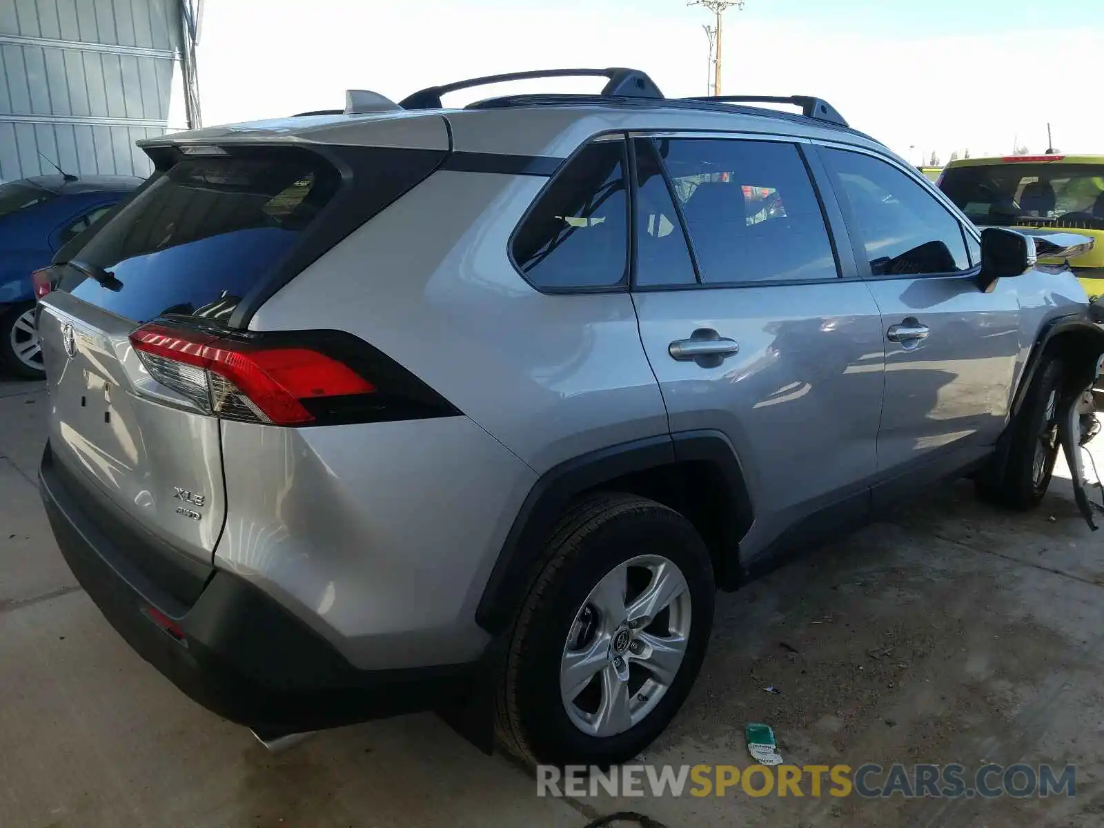 4 Photograph of a damaged car JTMP1RFV0KD024717 TOYOTA RAV4 2019