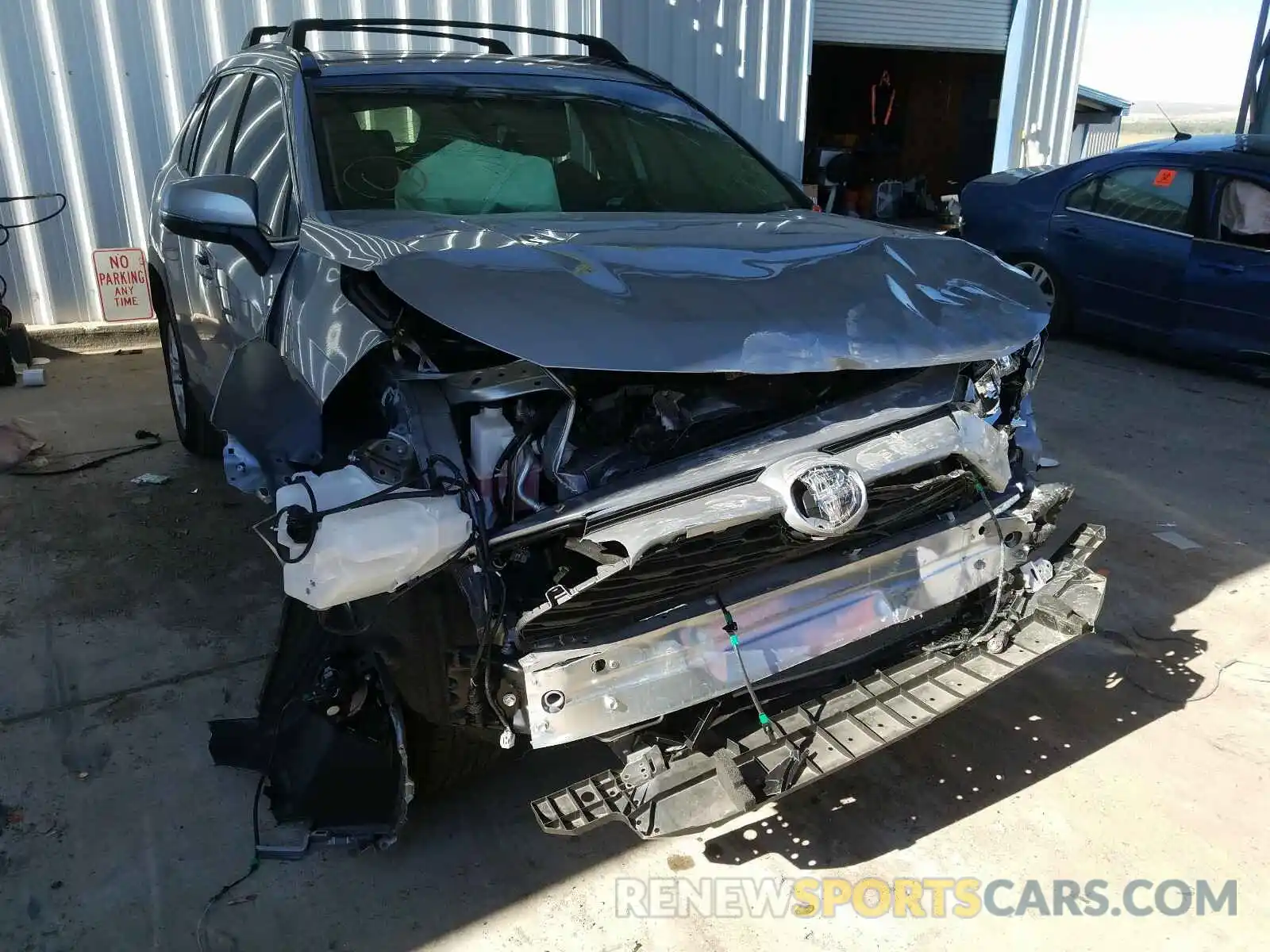 9 Photograph of a damaged car JTMP1RFV0KD024717 TOYOTA RAV4 2019