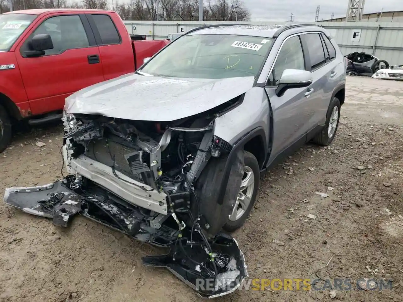 2 Photograph of a damaged car JTMP1RFV0KD031716 TOYOTA RAV4 2019