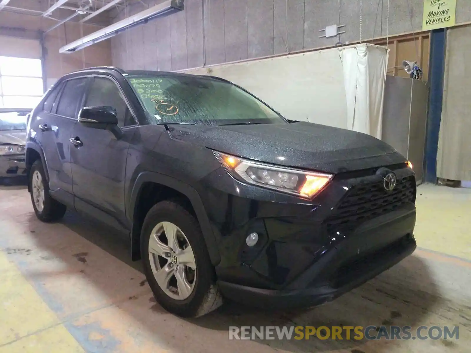 1 Photograph of a damaged car JTMP1RFV0KD040822 TOYOTA RAV4 2019