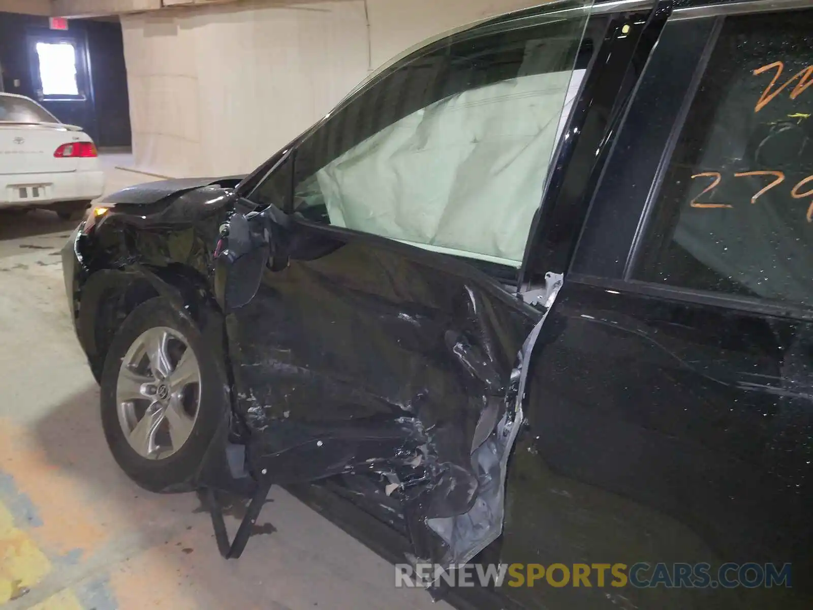 10 Photograph of a damaged car JTMP1RFV0KD040822 TOYOTA RAV4 2019