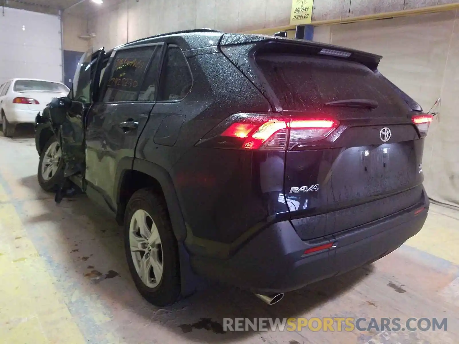 3 Photograph of a damaged car JTMP1RFV0KD040822 TOYOTA RAV4 2019