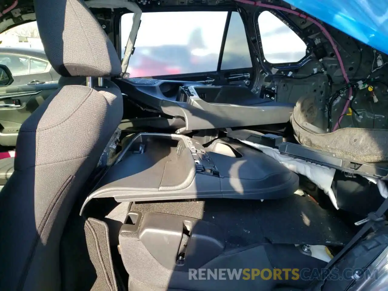 6 Photograph of a damaged car JTMP1RFV0KD041775 TOYOTA RAV4 2019