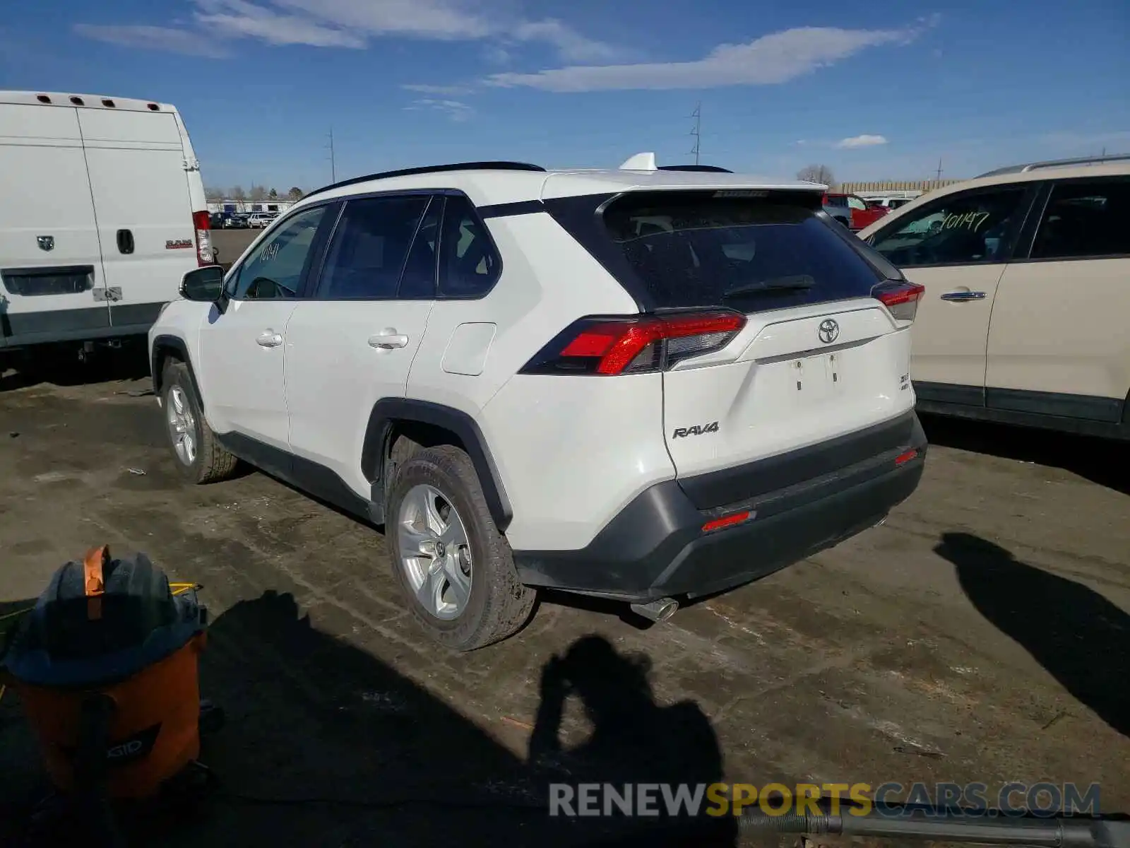 3 Photograph of a damaged car JTMP1RFV0KD500738 TOYOTA RAV4 2019