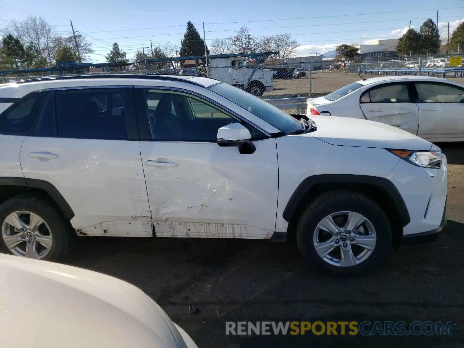 9 Photograph of a damaged car JTMP1RFV0KD500738 TOYOTA RAV4 2019