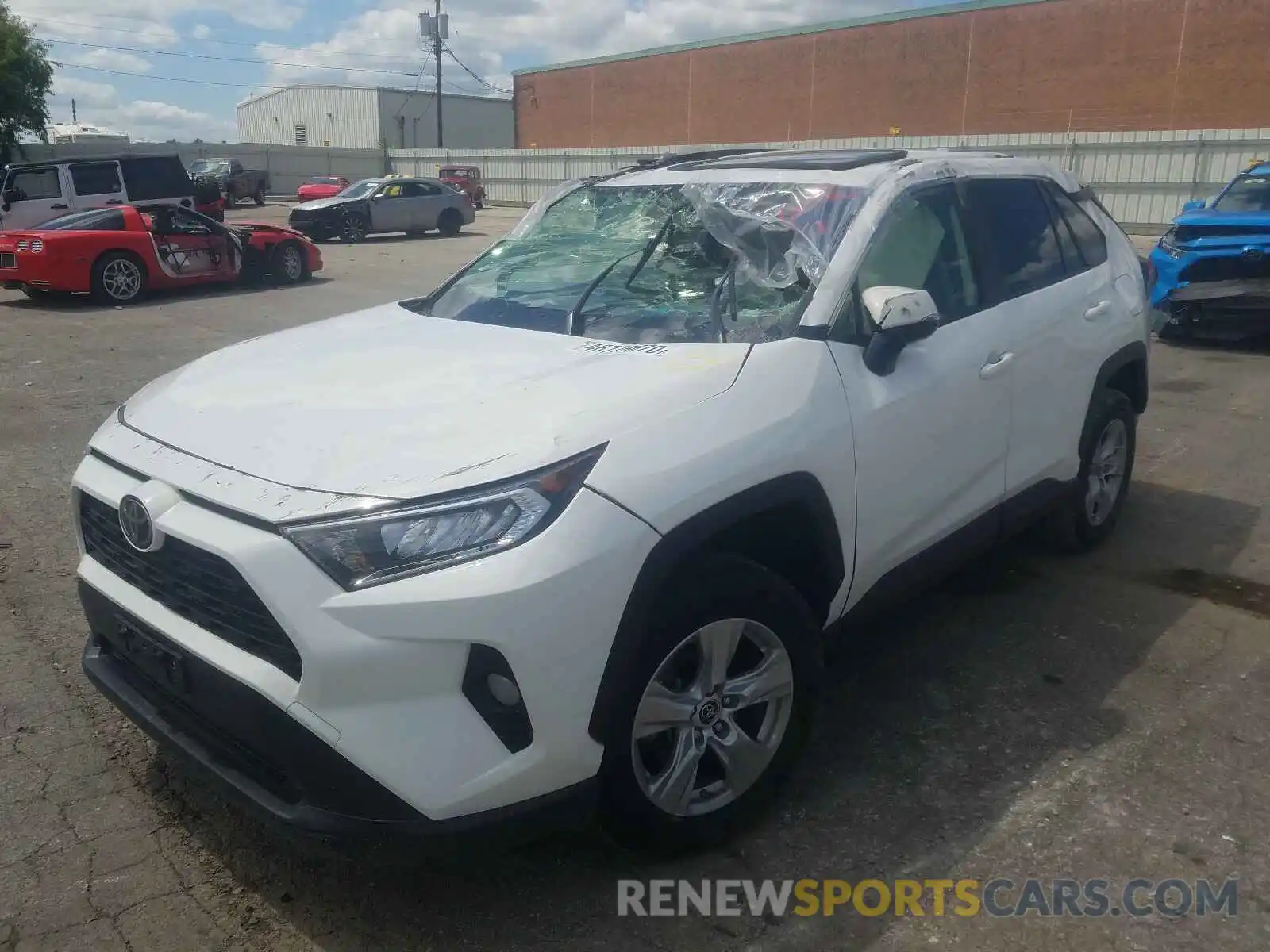 2 Photograph of a damaged car JTMP1RFV0KD507222 TOYOTA RAV4 2019