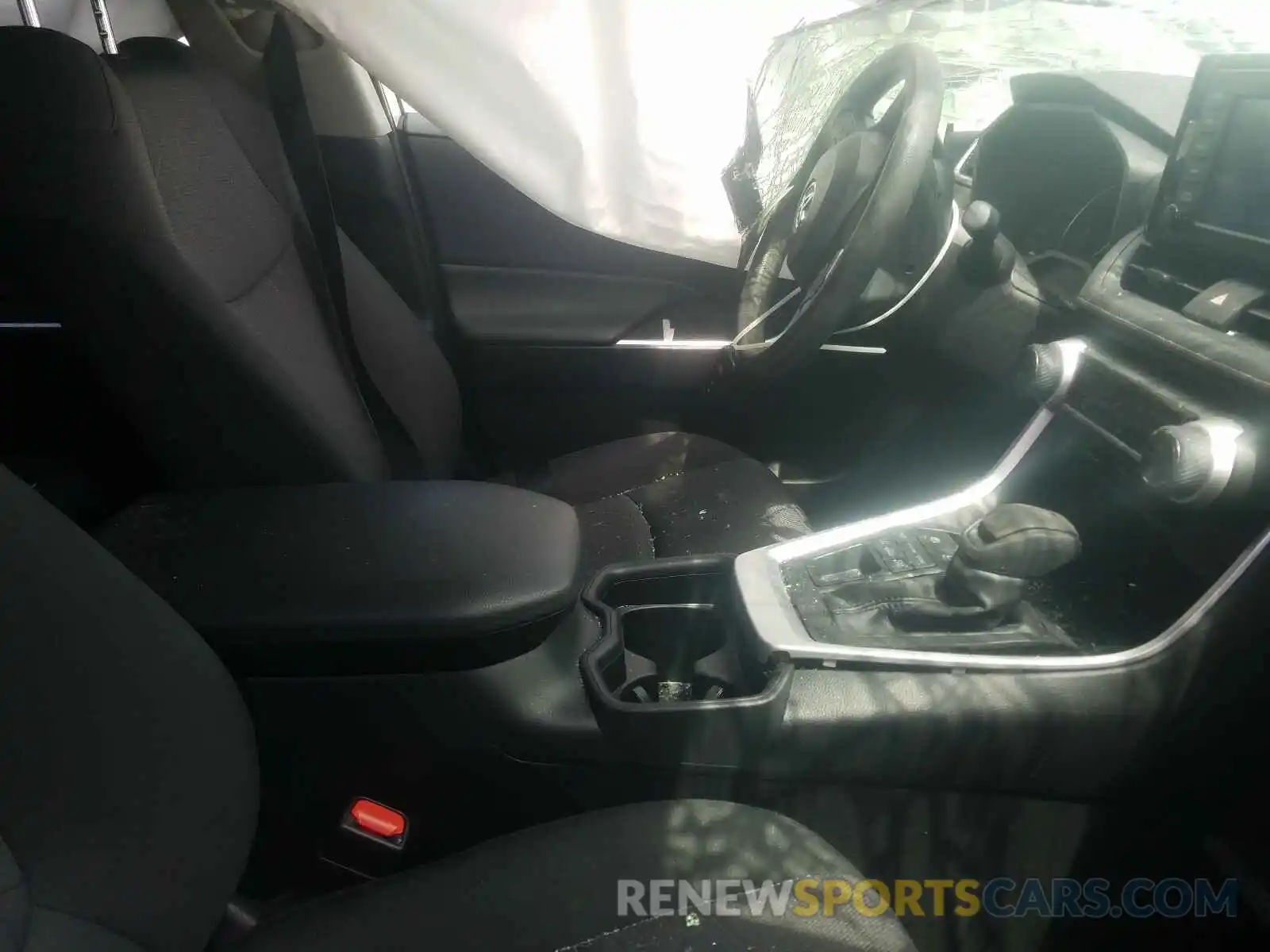 5 Photograph of a damaged car JTMP1RFV0KD507222 TOYOTA RAV4 2019