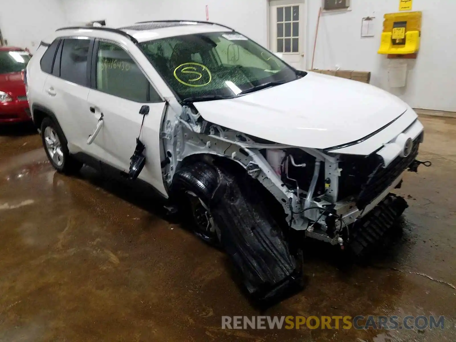 1 Photograph of a damaged car JTMP1RFV0KD515630 TOYOTA RAV4 2019