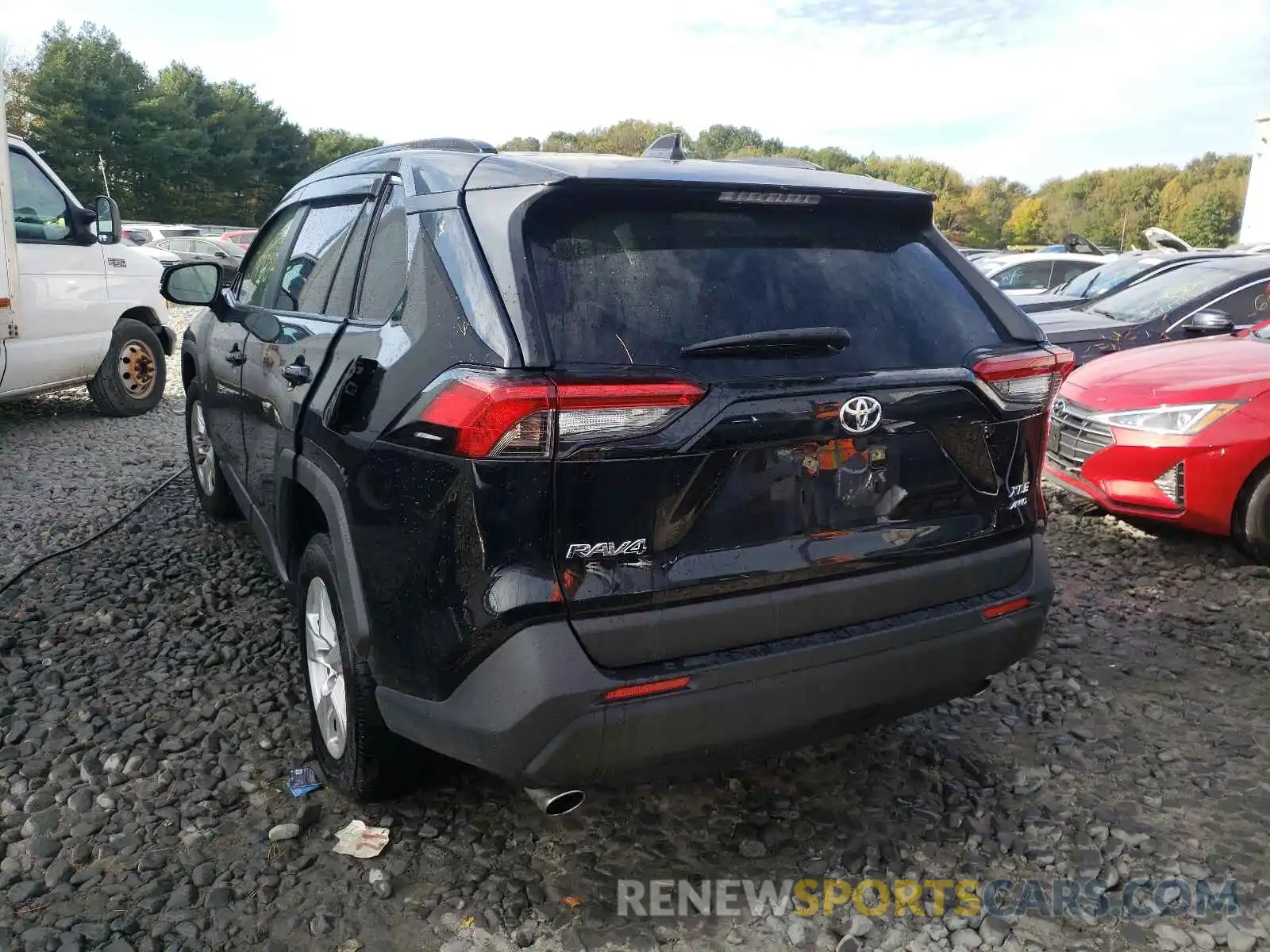 3 Photograph of a damaged car JTMP1RFV0KJ009619 TOYOTA RAV4 2019