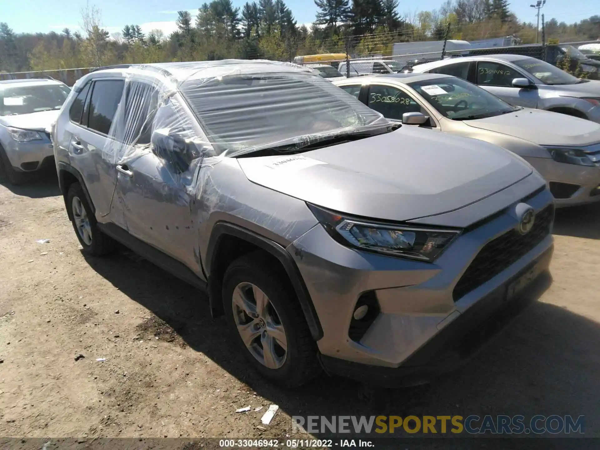 1 Photograph of a damaged car JTMP1RFV1KD009367 TOYOTA RAV4 2019