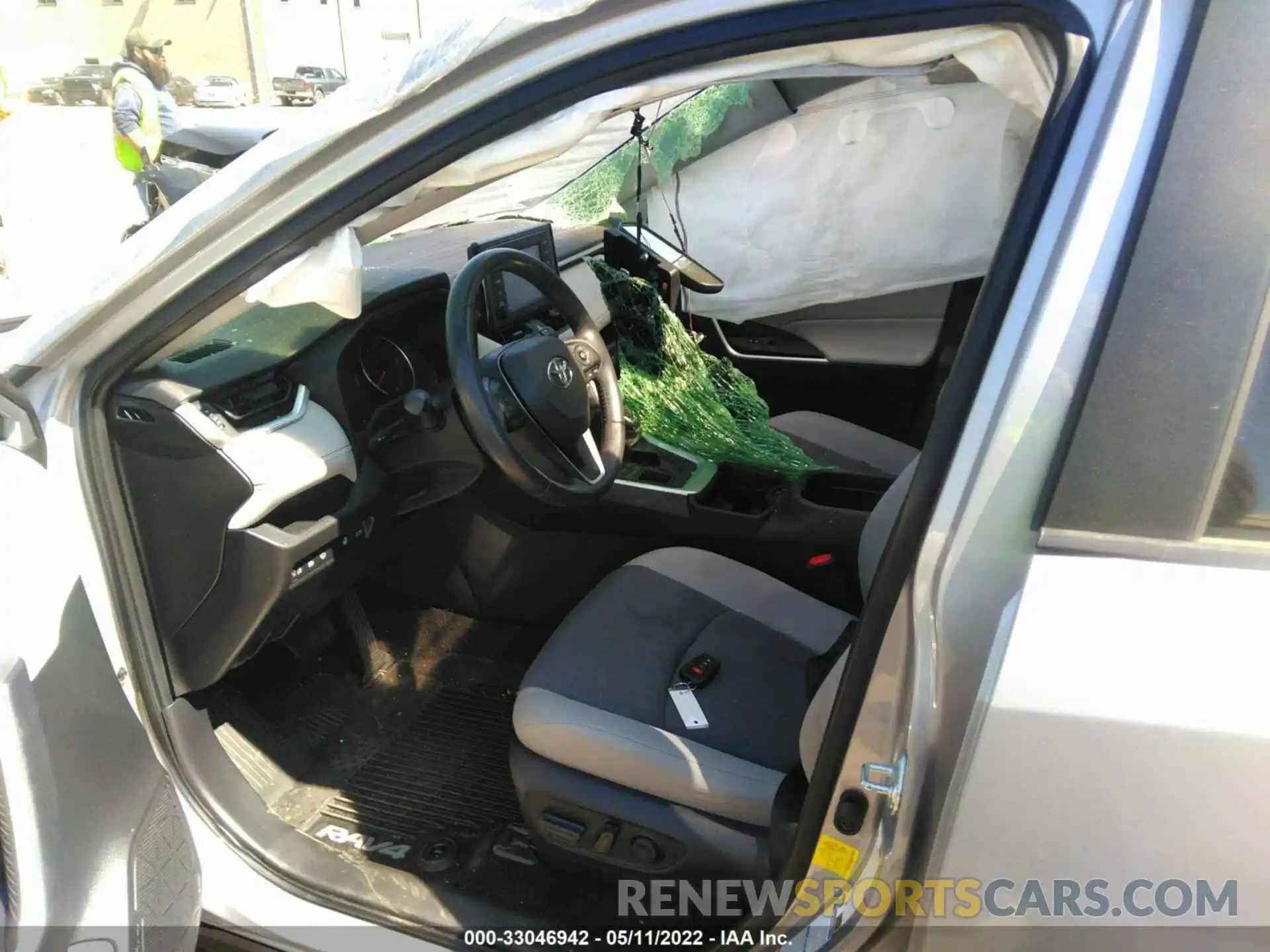 5 Photograph of a damaged car JTMP1RFV1KD009367 TOYOTA RAV4 2019