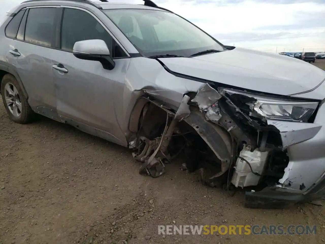 9 Photograph of a damaged car JTMP1RFV1KD010342 TOYOTA RAV4 2019