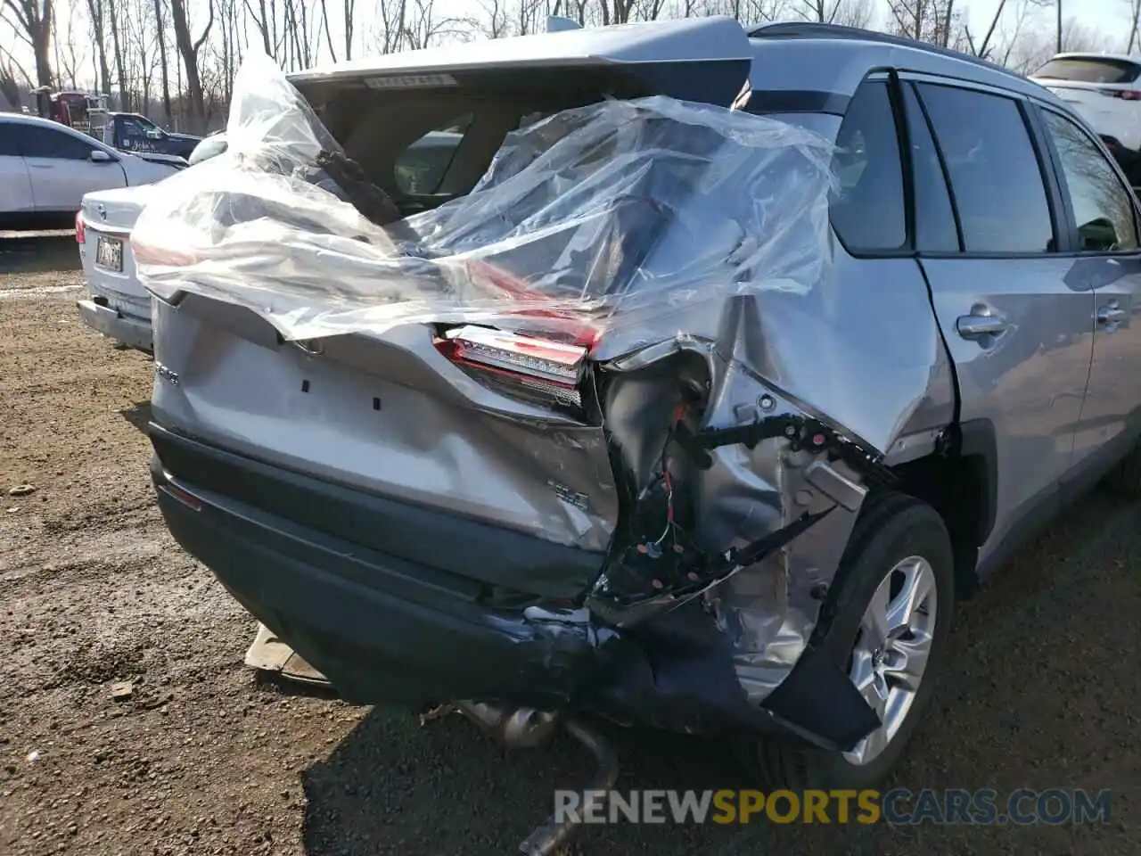 9 Photograph of a damaged car JTMP1RFV1KD013063 TOYOTA RAV4 2019