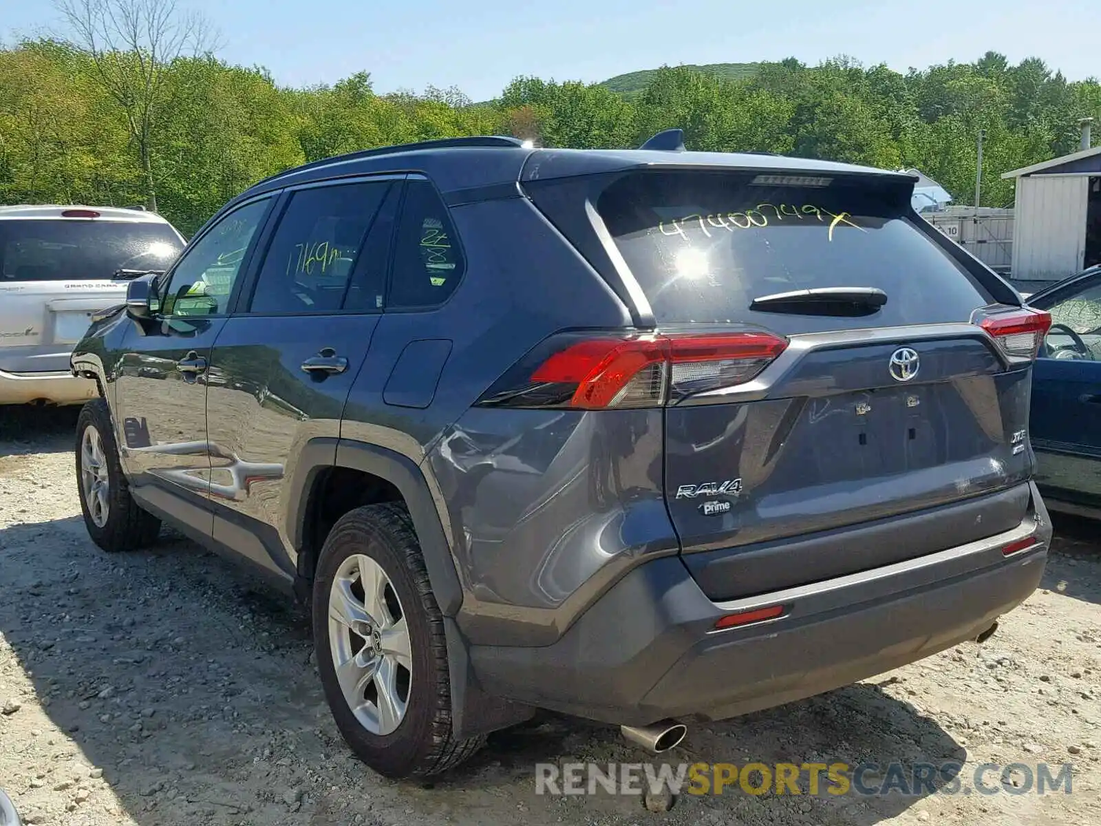 3 Photograph of a damaged car JTMP1RFV1KD015668 TOYOTA RAV4 2019