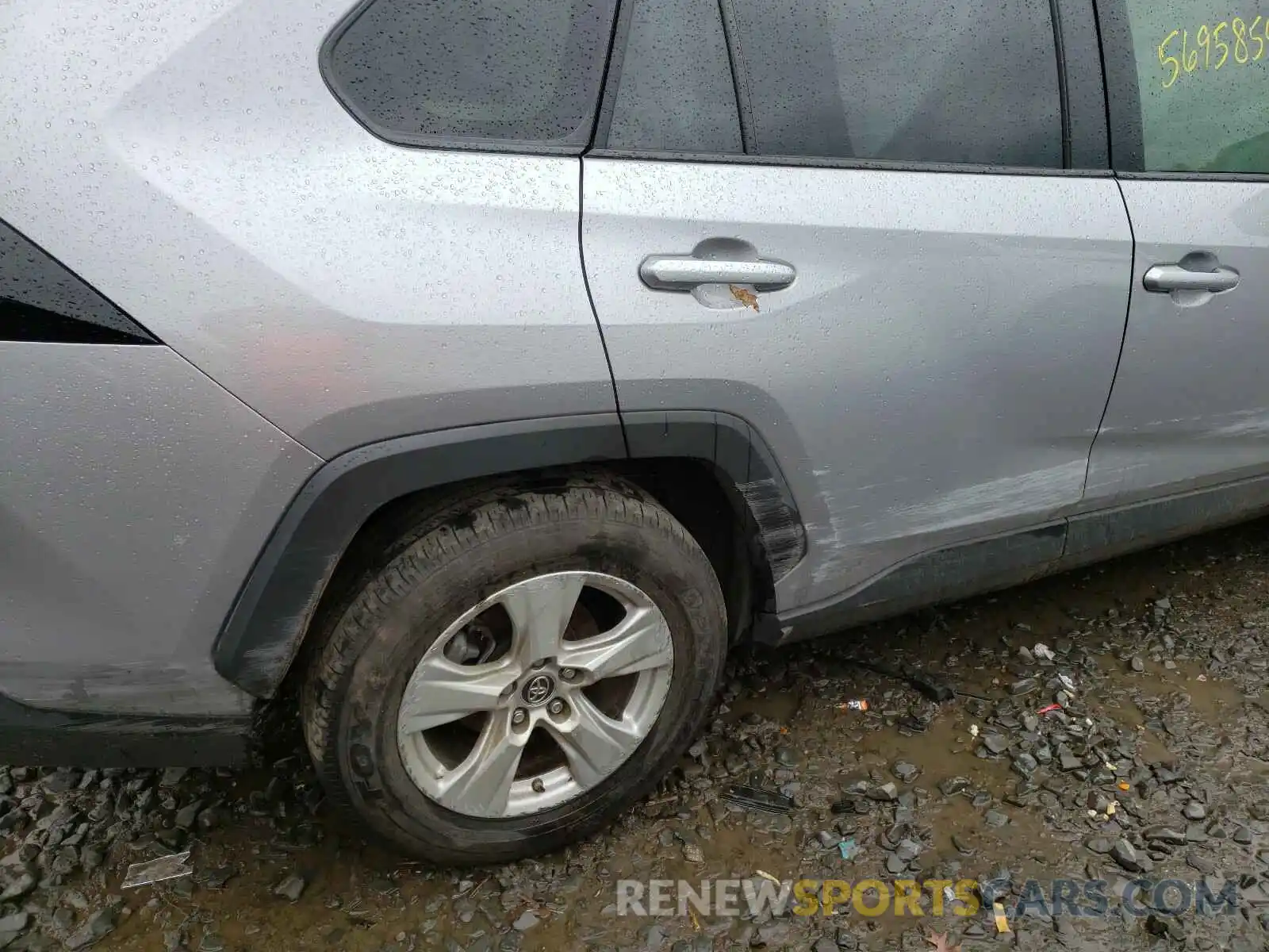 9 Photograph of a damaged car JTMP1RFV1KD020157 TOYOTA RAV4 2019