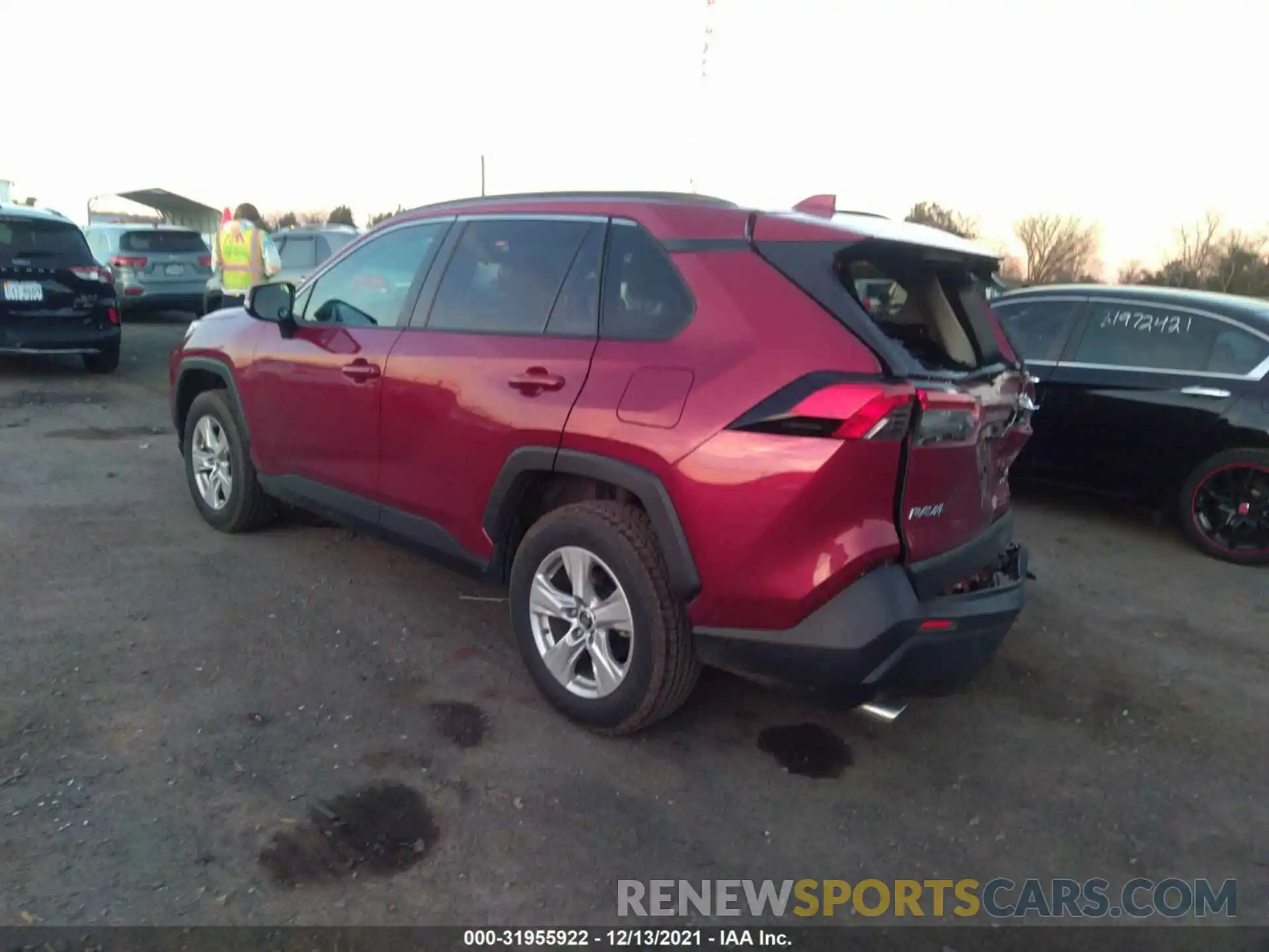 3 Фотография поврежденного автомобиля JTMP1RFV1KD022958 TOYOTA RAV4 2019