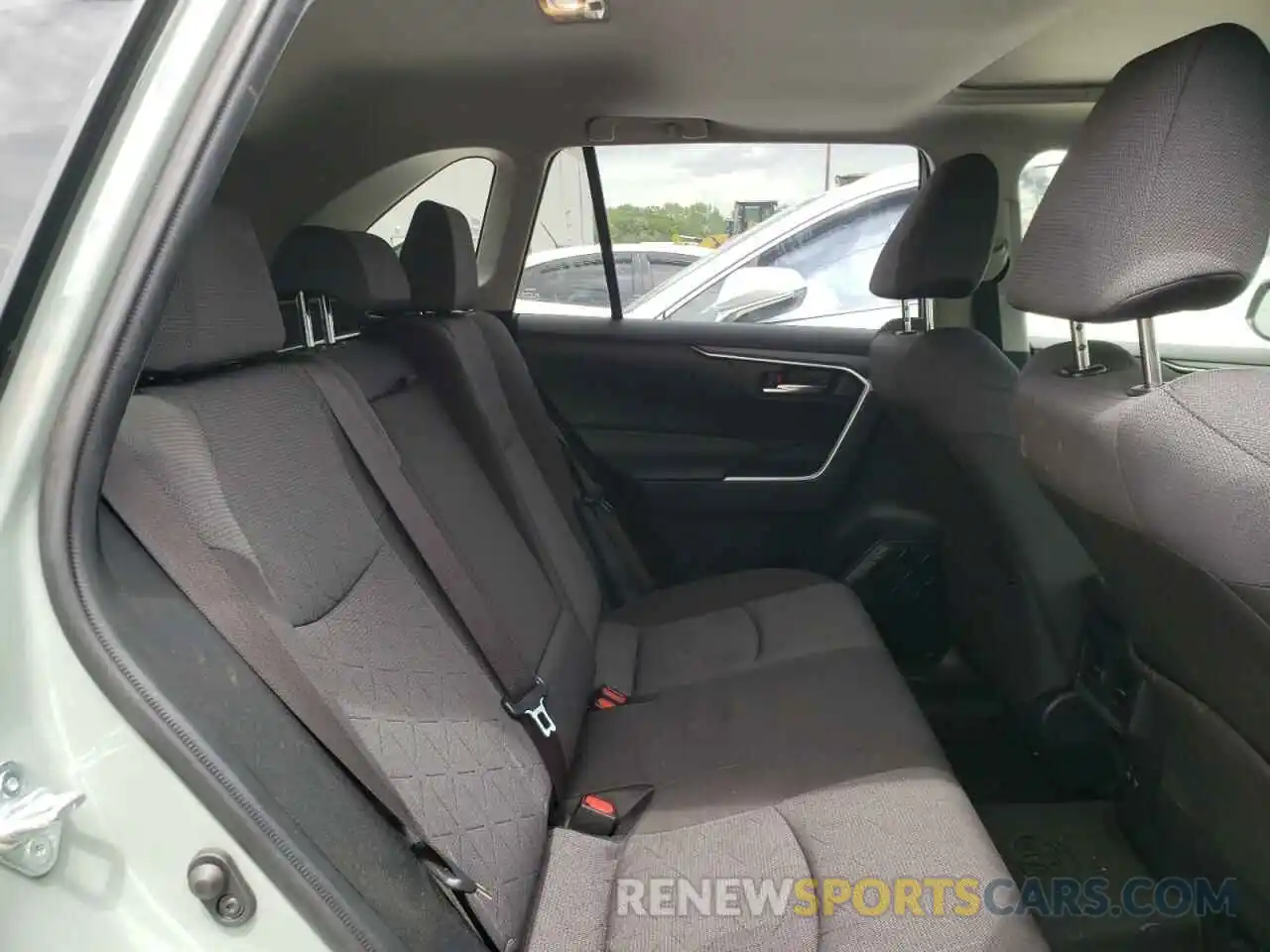 6 Фотография поврежденного автомобиля JTMP1RFV1KD026007 TOYOTA RAV4 2019