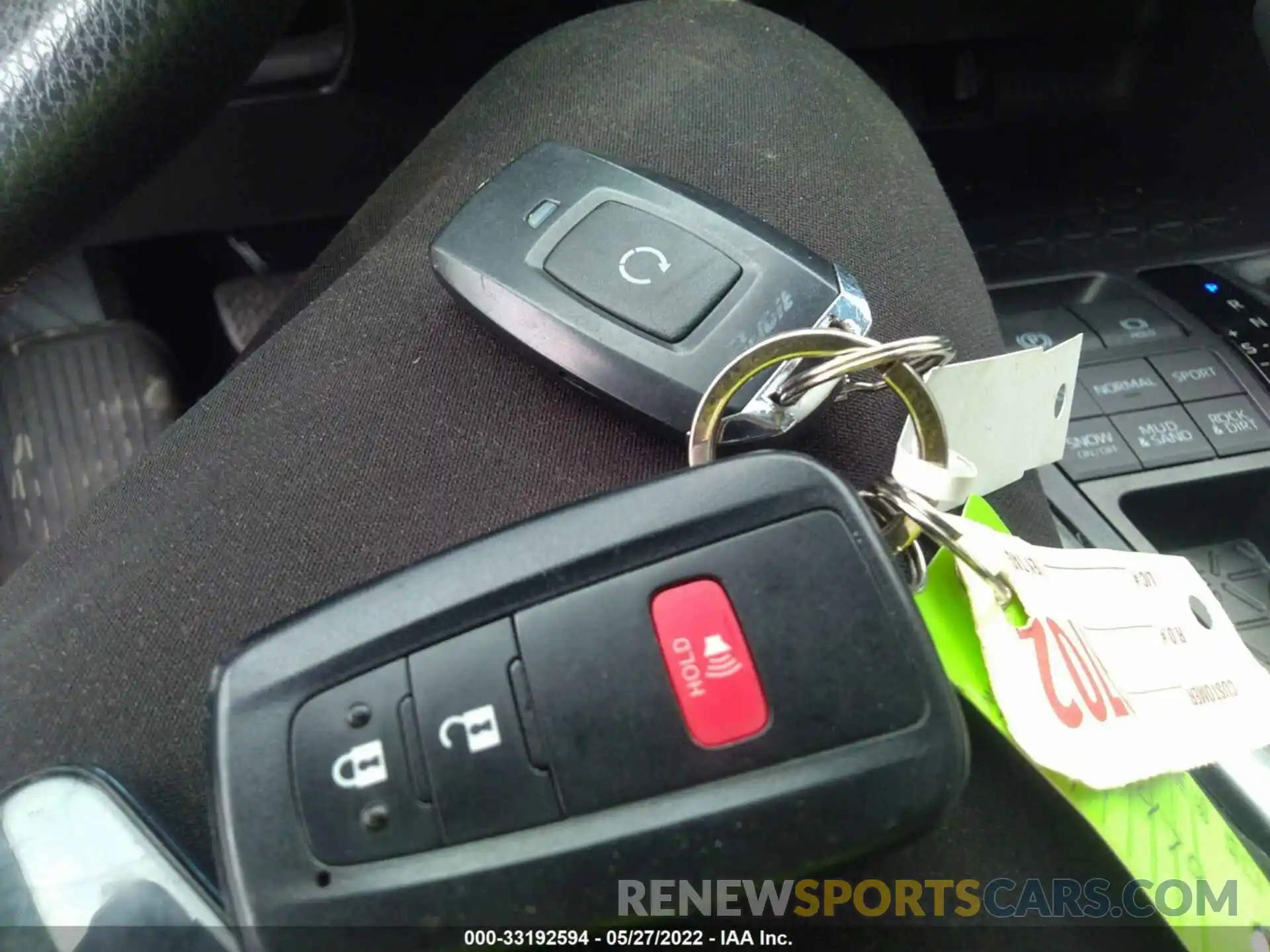 11 Photograph of a damaged car JTMP1RFV1KD027335 TOYOTA RAV4 2019