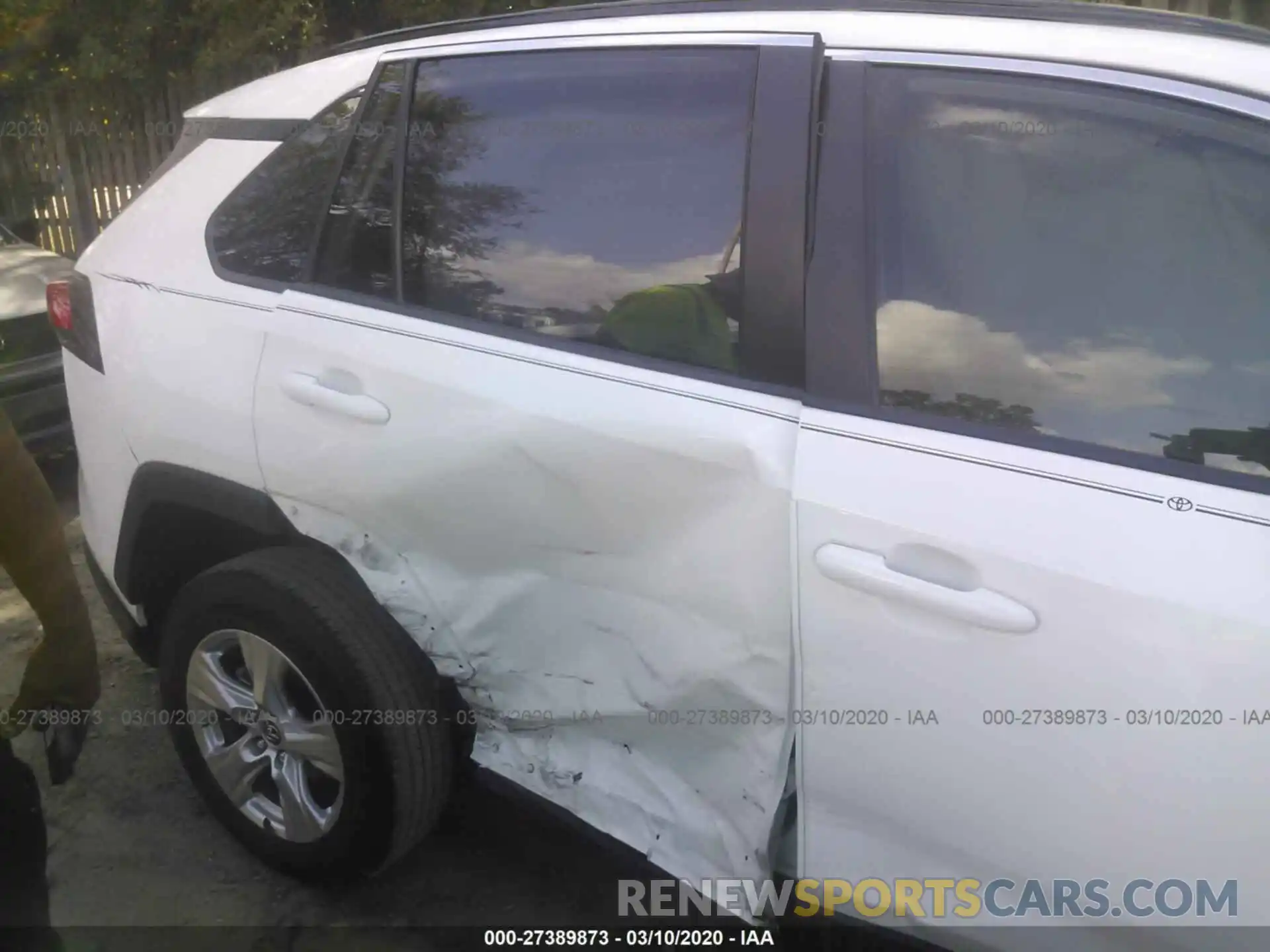 6 Photograph of a damaged car JTMP1RFV1KD027920 TOYOTA RAV4 2019