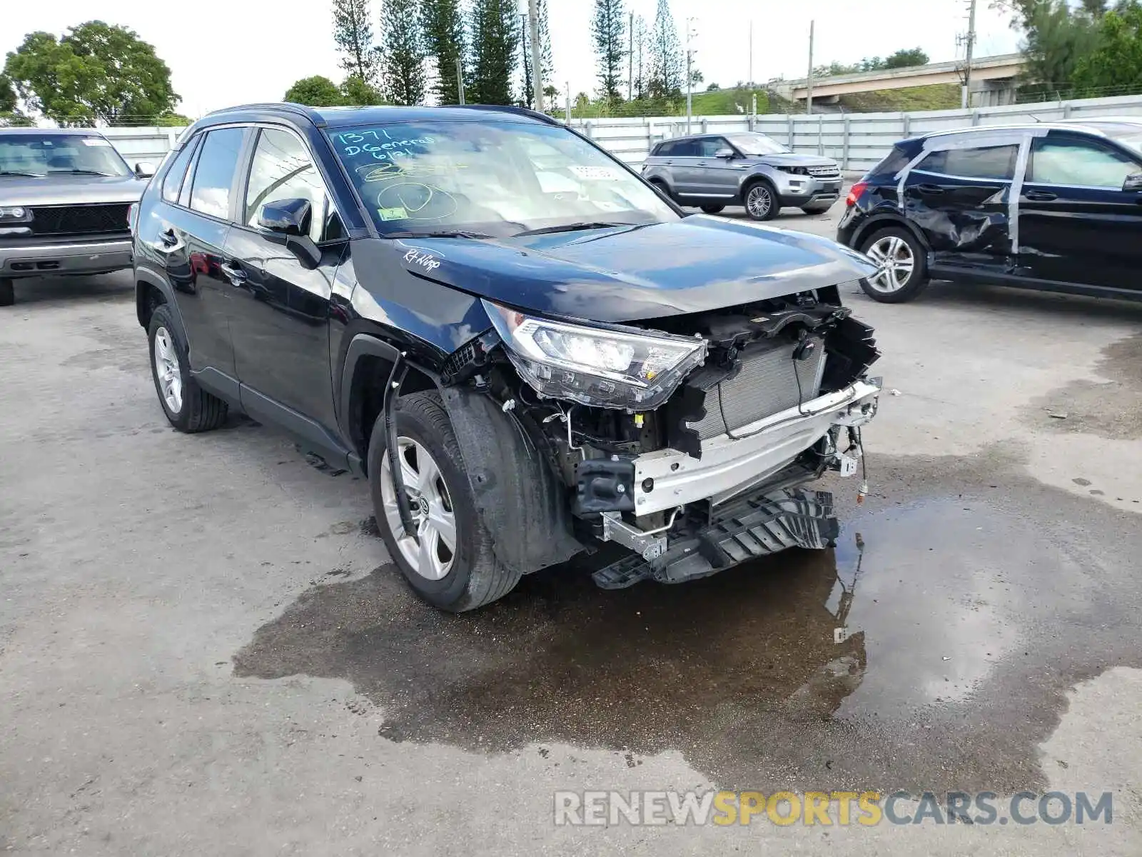 1 Photograph of a damaged car JTMP1RFV1KD029778 TOYOTA RAV4 2019