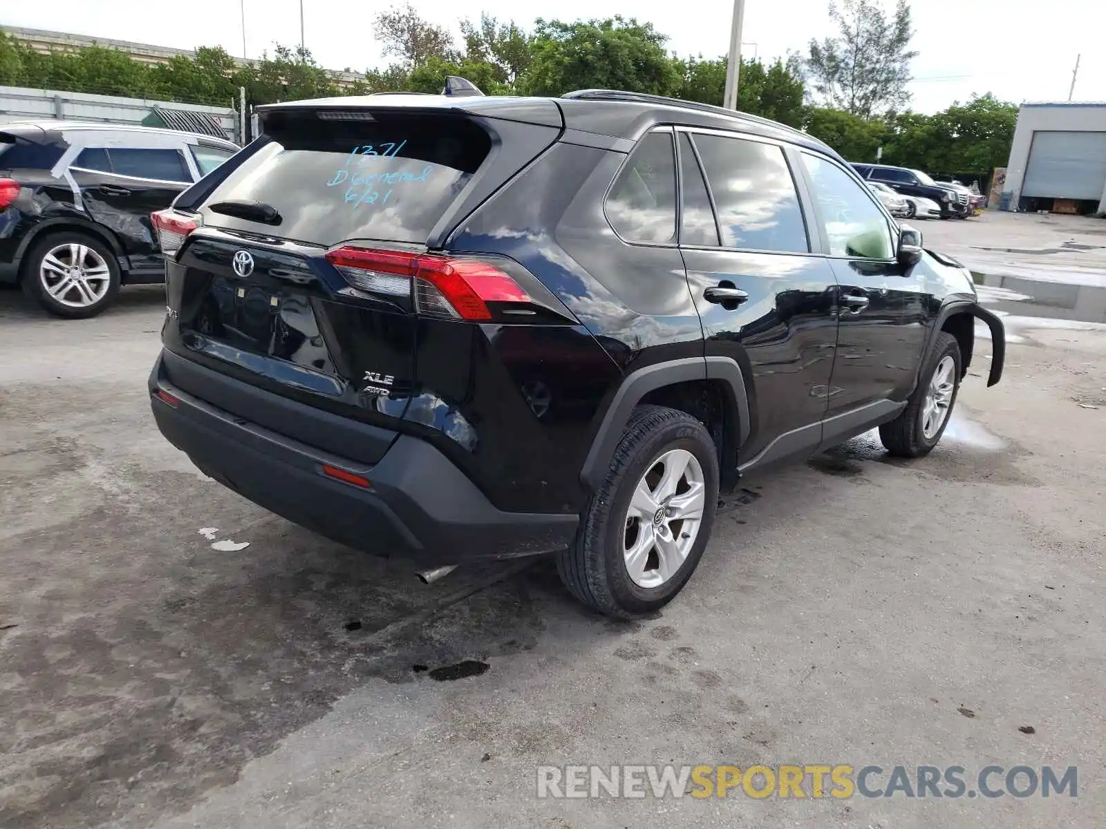 4 Photograph of a damaged car JTMP1RFV1KD029778 TOYOTA RAV4 2019