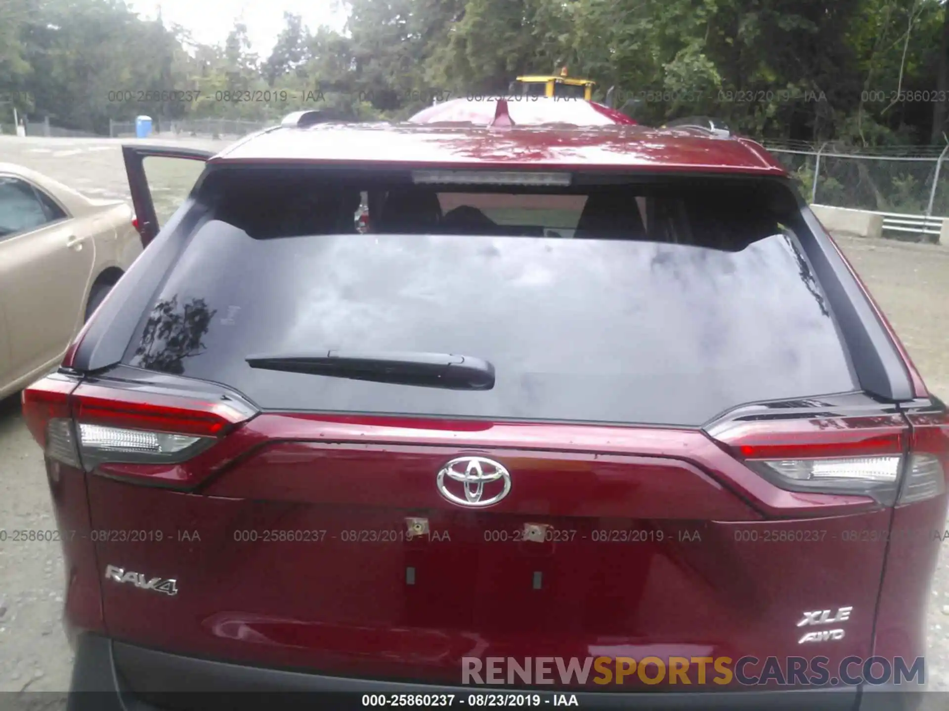 8 Photograph of a damaged car JTMP1RFV1KD031529 TOYOTA RAV4 2019