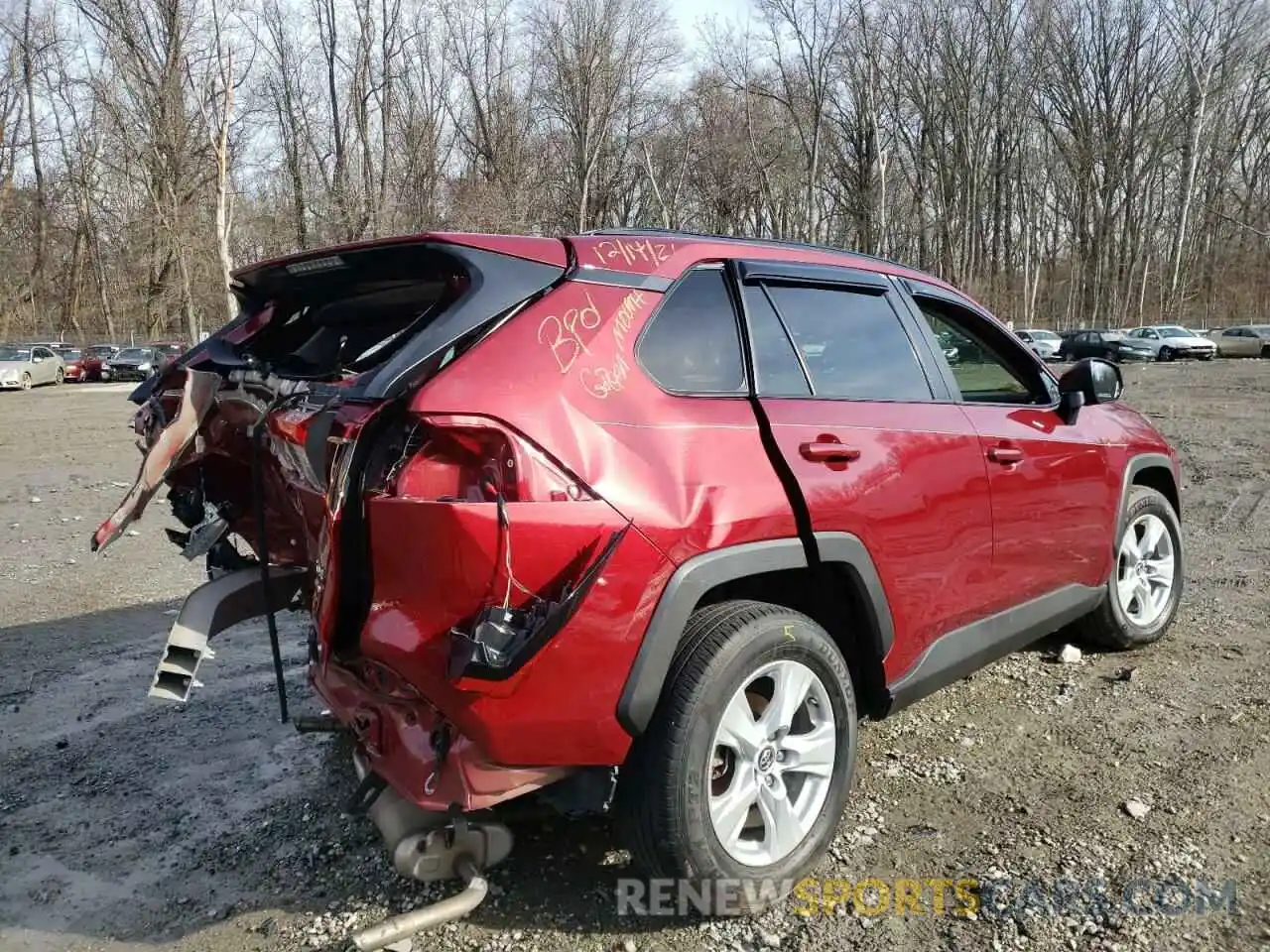 4 Photograph of a damaged car JTMP1RFV1KD037492 TOYOTA RAV4 2019