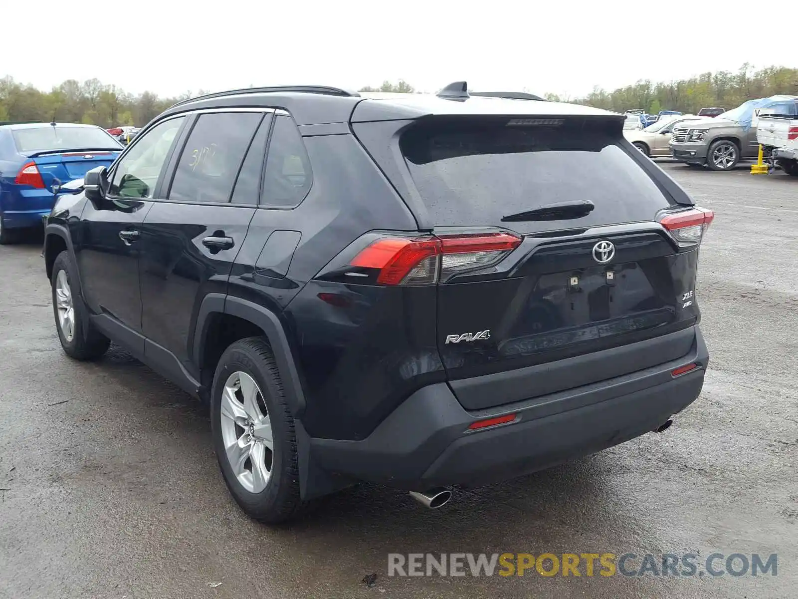 3 Photograph of a damaged car JTMP1RFV1KD038125 TOYOTA RAV4 2019