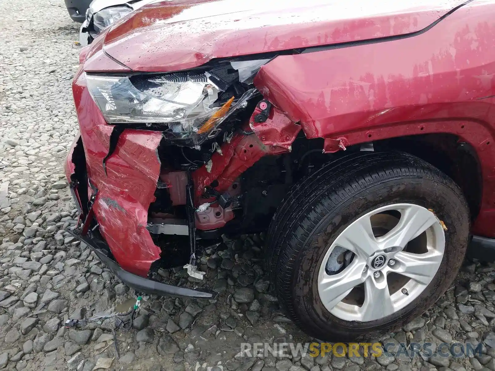 9 Photograph of a damaged car JTMP1RFV1KD039601 TOYOTA RAV4 2019