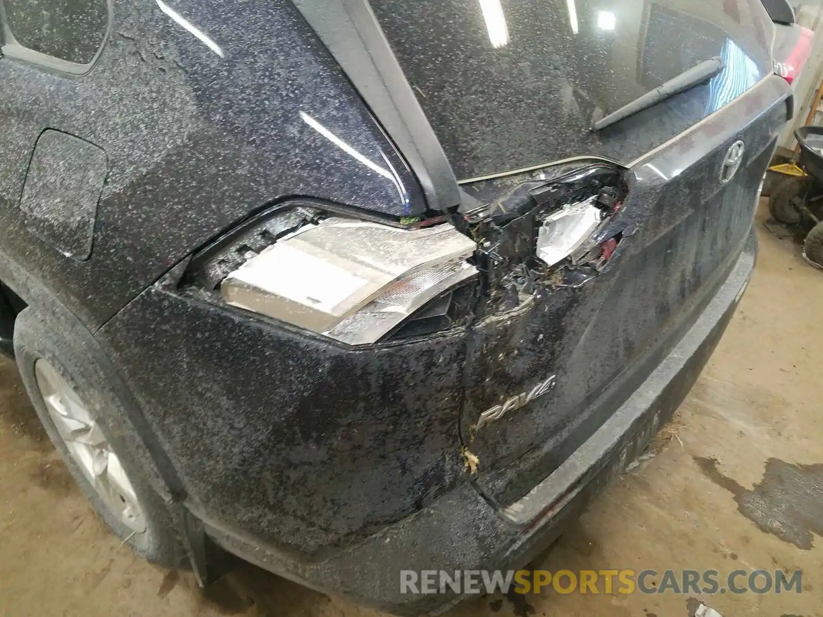 9 Photograph of a damaged car JTMP1RFV1KD518553 TOYOTA RAV4 2019