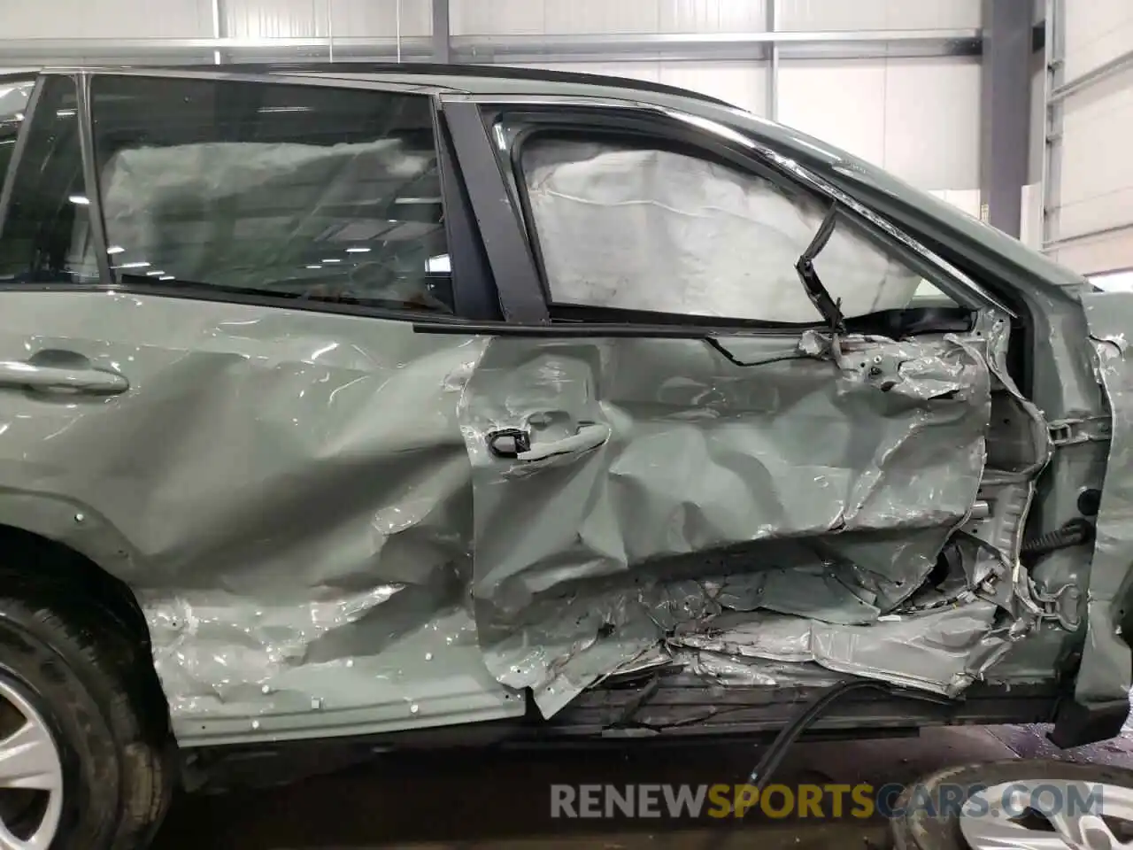 9 Photograph of a damaged car JTMP1RFV1KJ002730 TOYOTA RAV4 2019