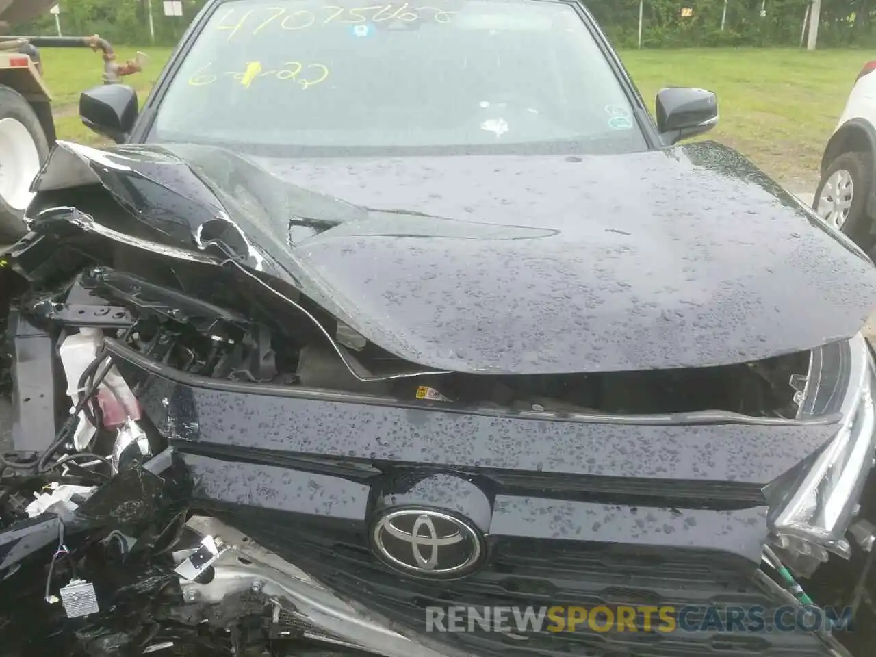 7 Photograph of a damaged car JTMP1RFV1KJ017406 TOYOTA RAV4 2019