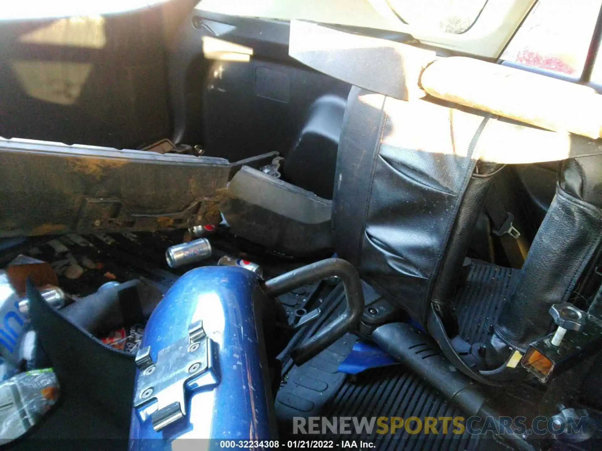 8 Photograph of a damaged car JTMP1RFV2KD010074 TOYOTA RAV4 2019