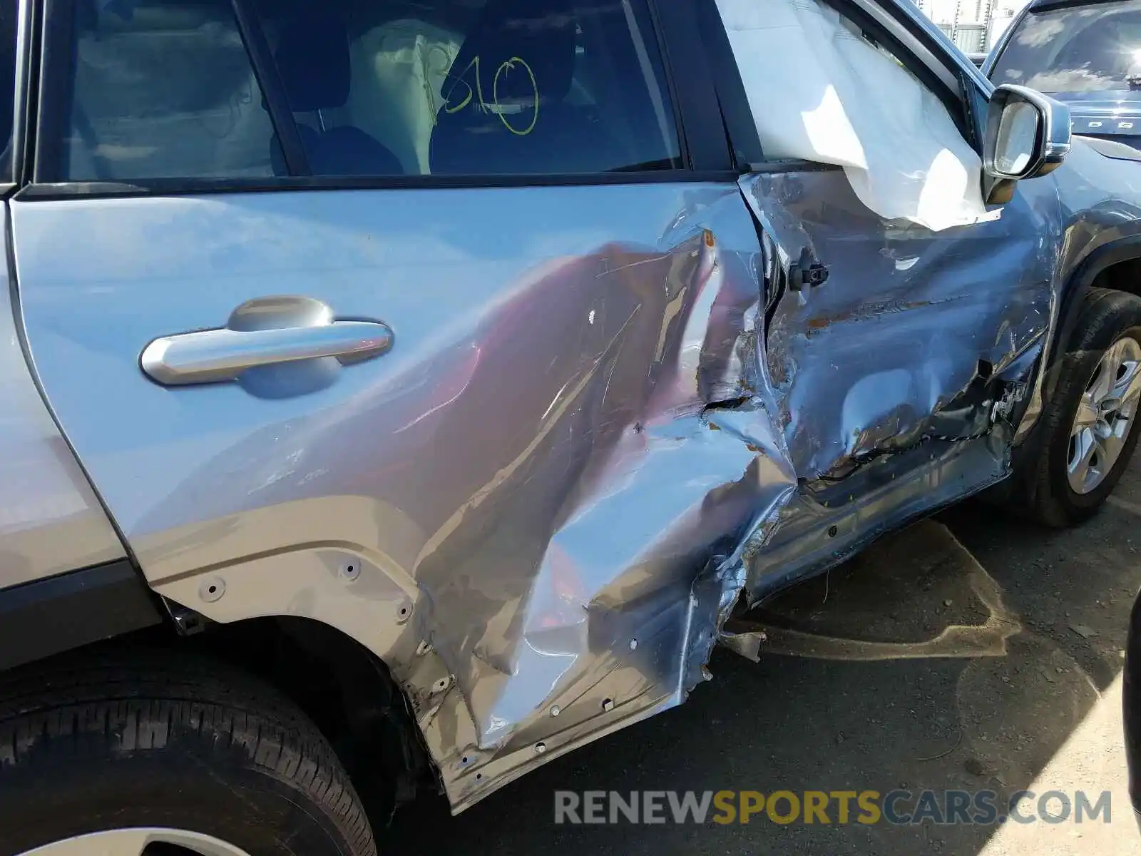 9 Photograph of a damaged car JTMP1RFV2KD017462 TOYOTA RAV4 2019