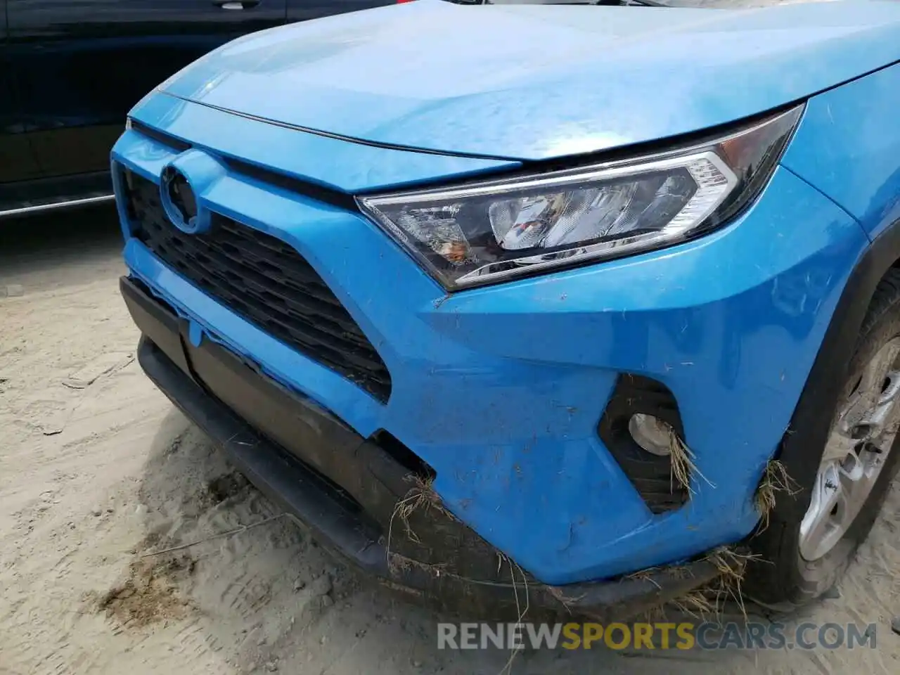 9 Photograph of a damaged car JTMP1RFV2KD018370 TOYOTA RAV4 2019