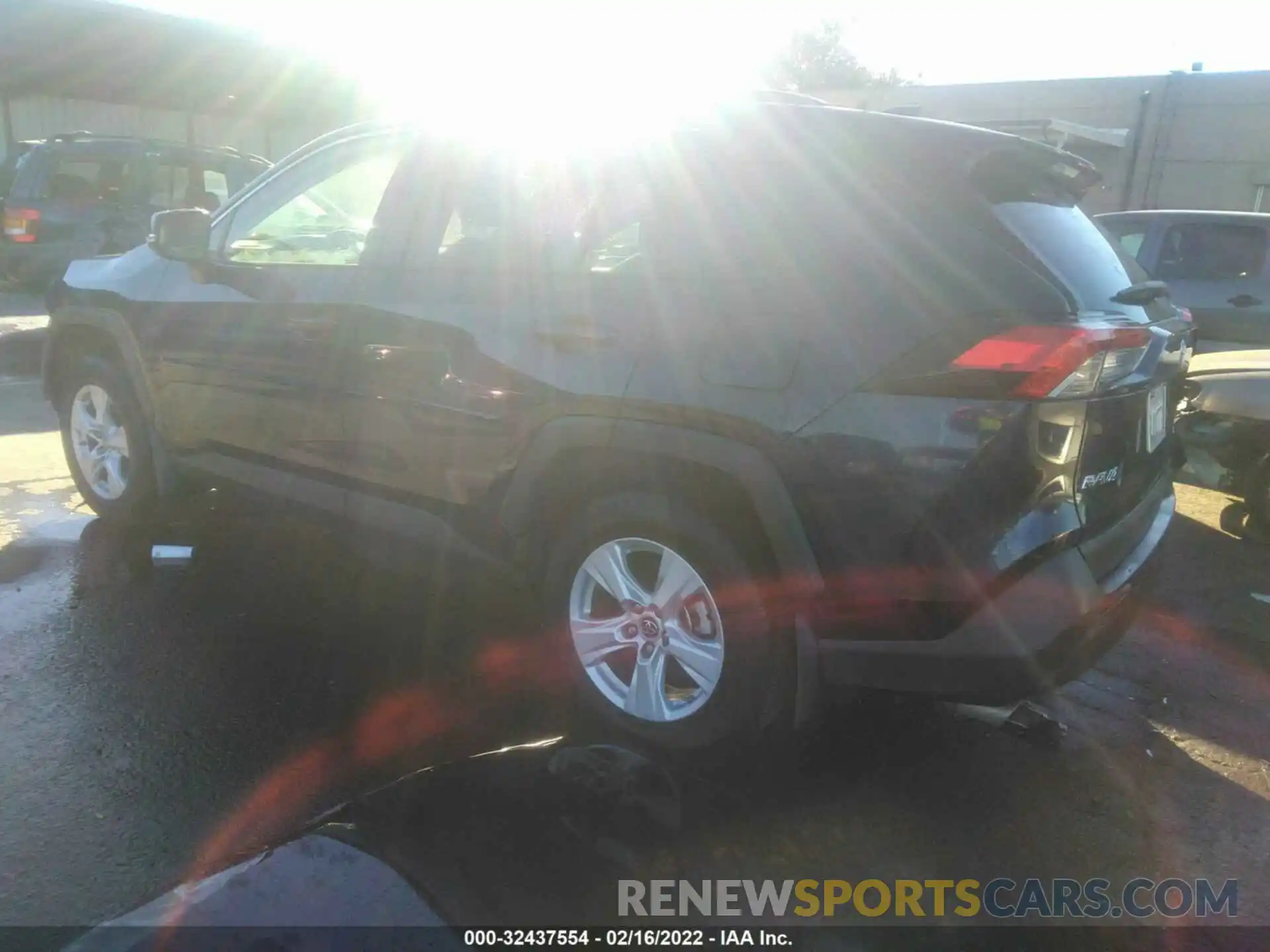 3 Photograph of a damaged car JTMP1RFV2KD022709 TOYOTA RAV4 2019