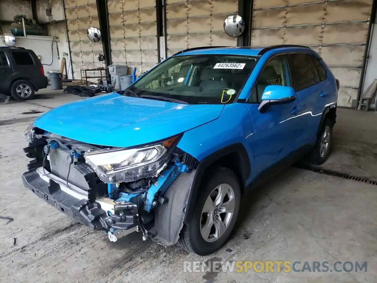 2 Фотография поврежденного автомобиля JTMP1RFV2KD030857 TOYOTA RAV4 2019