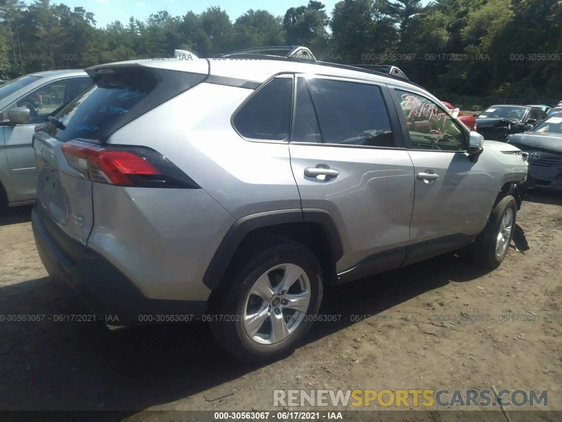 4 Photograph of a damaged car JTMP1RFV2KD036979 TOYOTA RAV4 2019