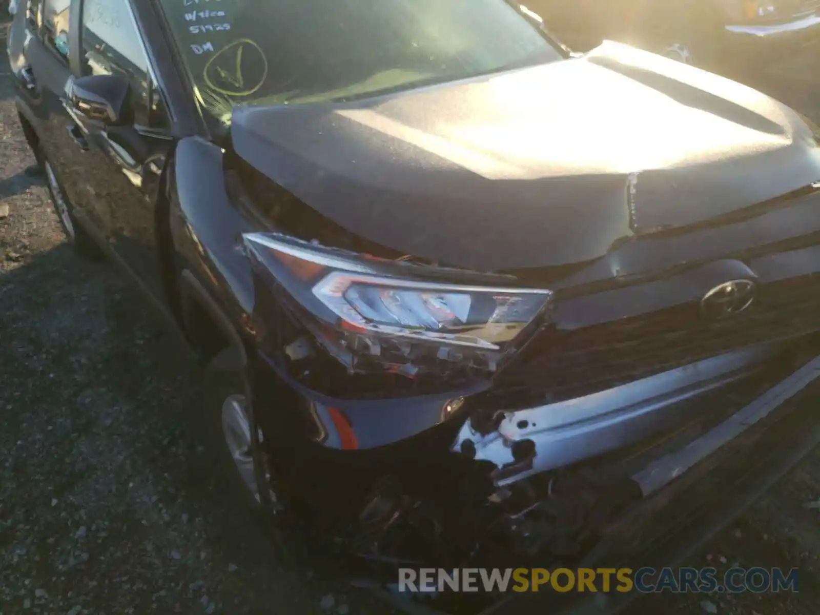 9 Photograph of a damaged car JTMP1RFV2KD039672 TOYOTA RAV4 2019