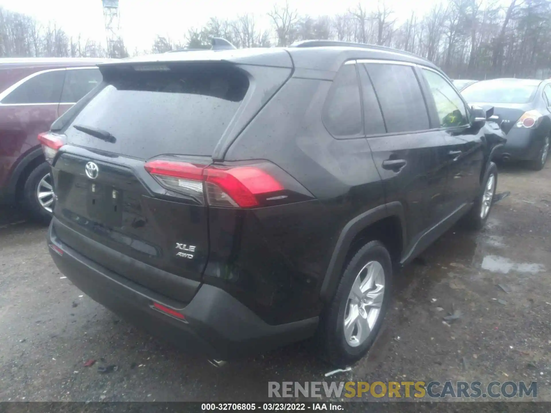 4 Photograph of a damaged car JTMP1RFV2KD506802 TOYOTA RAV4 2019