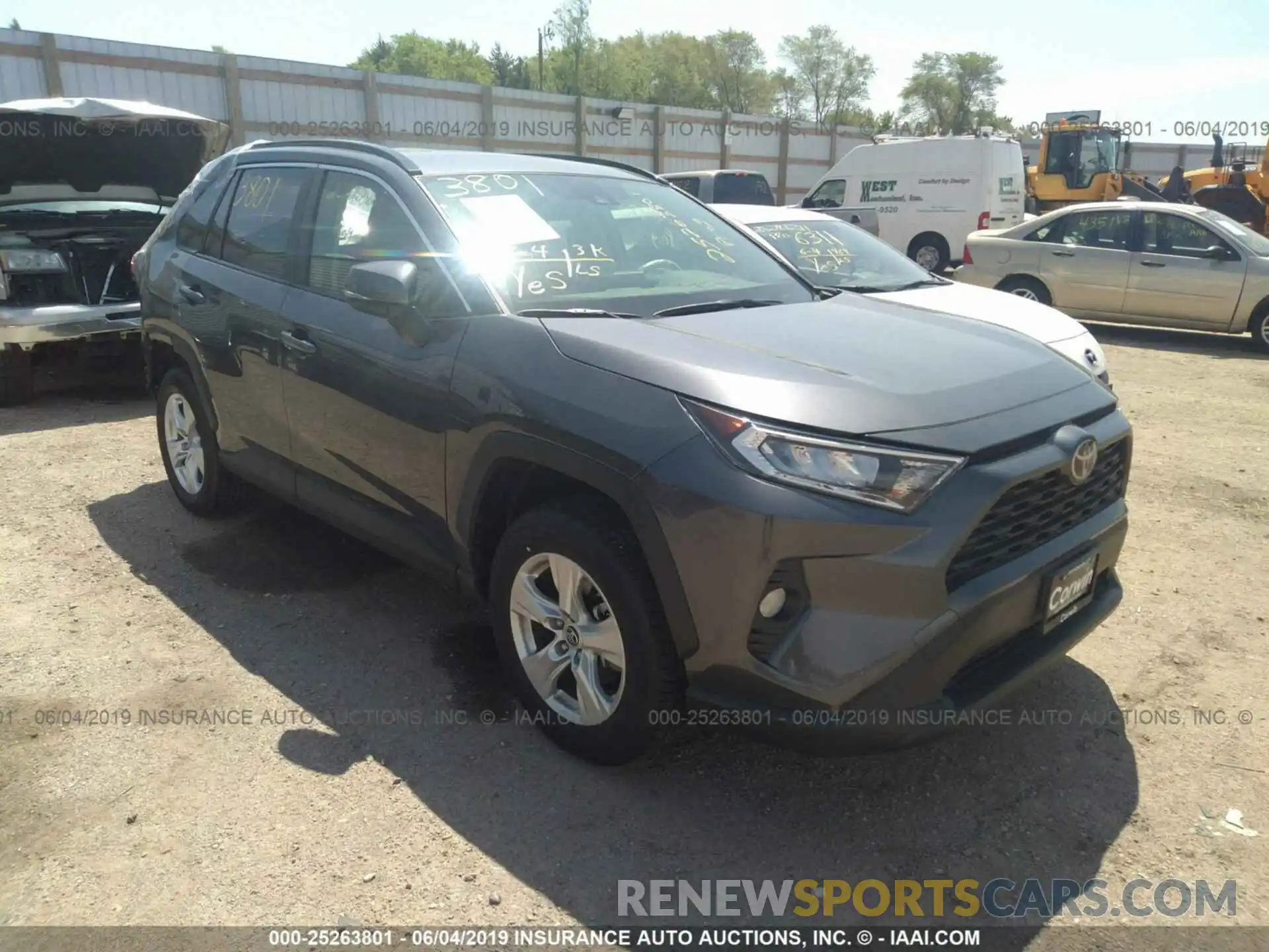 1 Photograph of a damaged car JTMP1RFV2KD508940 TOYOTA RAV4 2019