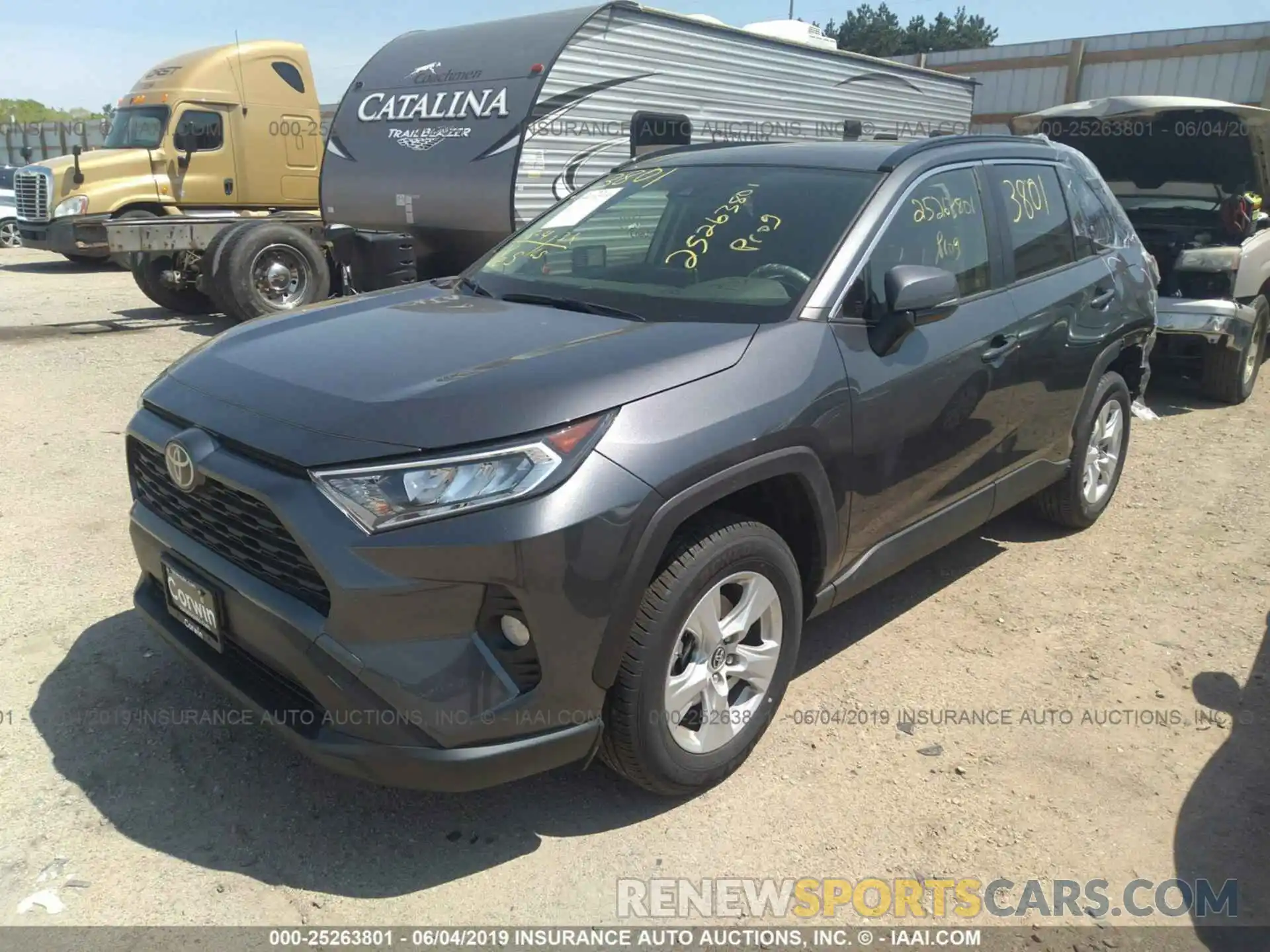 2 Фотография поврежденного автомобиля JTMP1RFV2KD508940 TOYOTA RAV4 2019