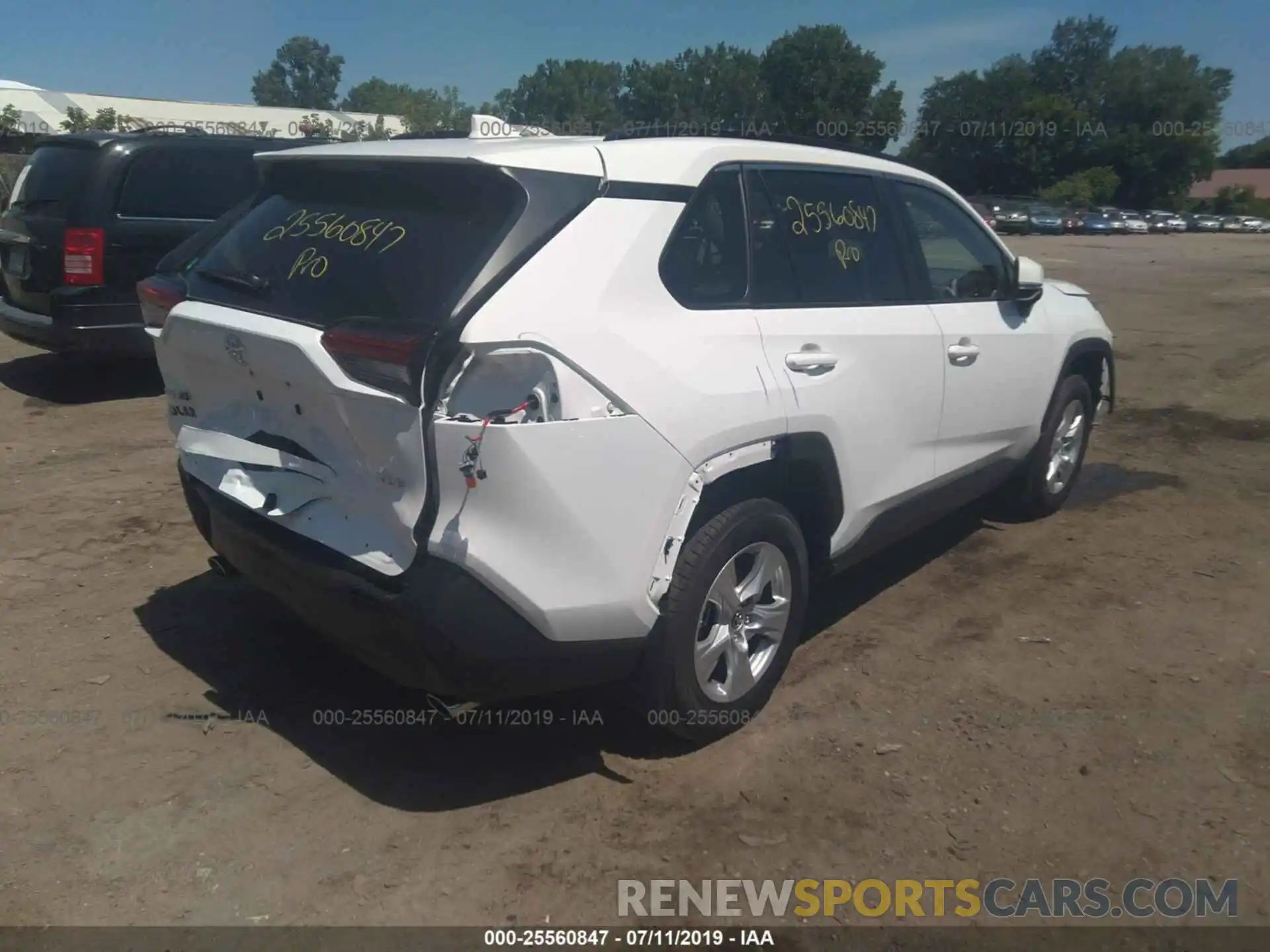 4 Photograph of a damaged car JTMP1RFV2KD512163 TOYOTA RAV4 2019