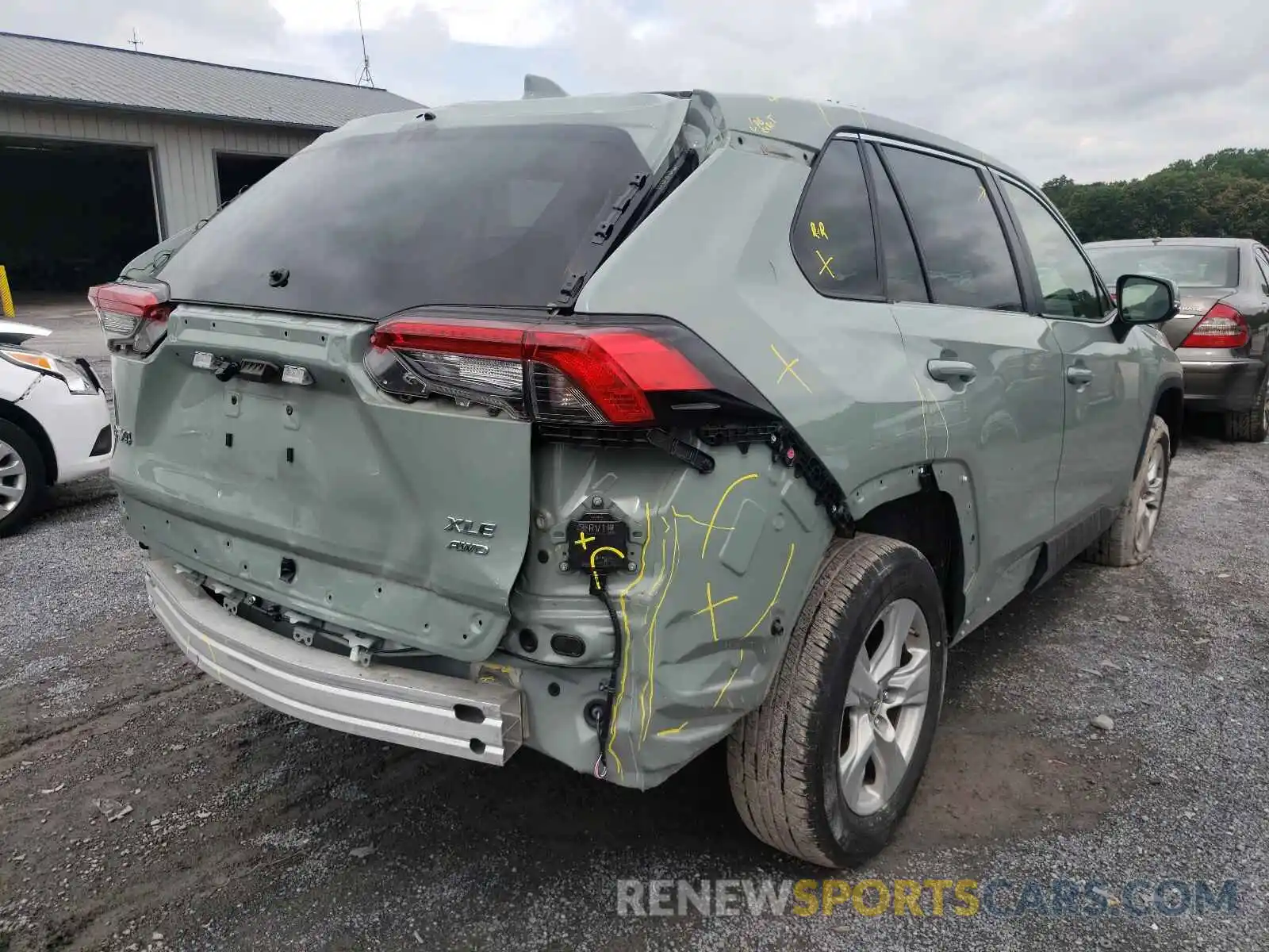 4 Photograph of a damaged car JTMP1RFV2KJ004857 TOYOTA RAV4 2019