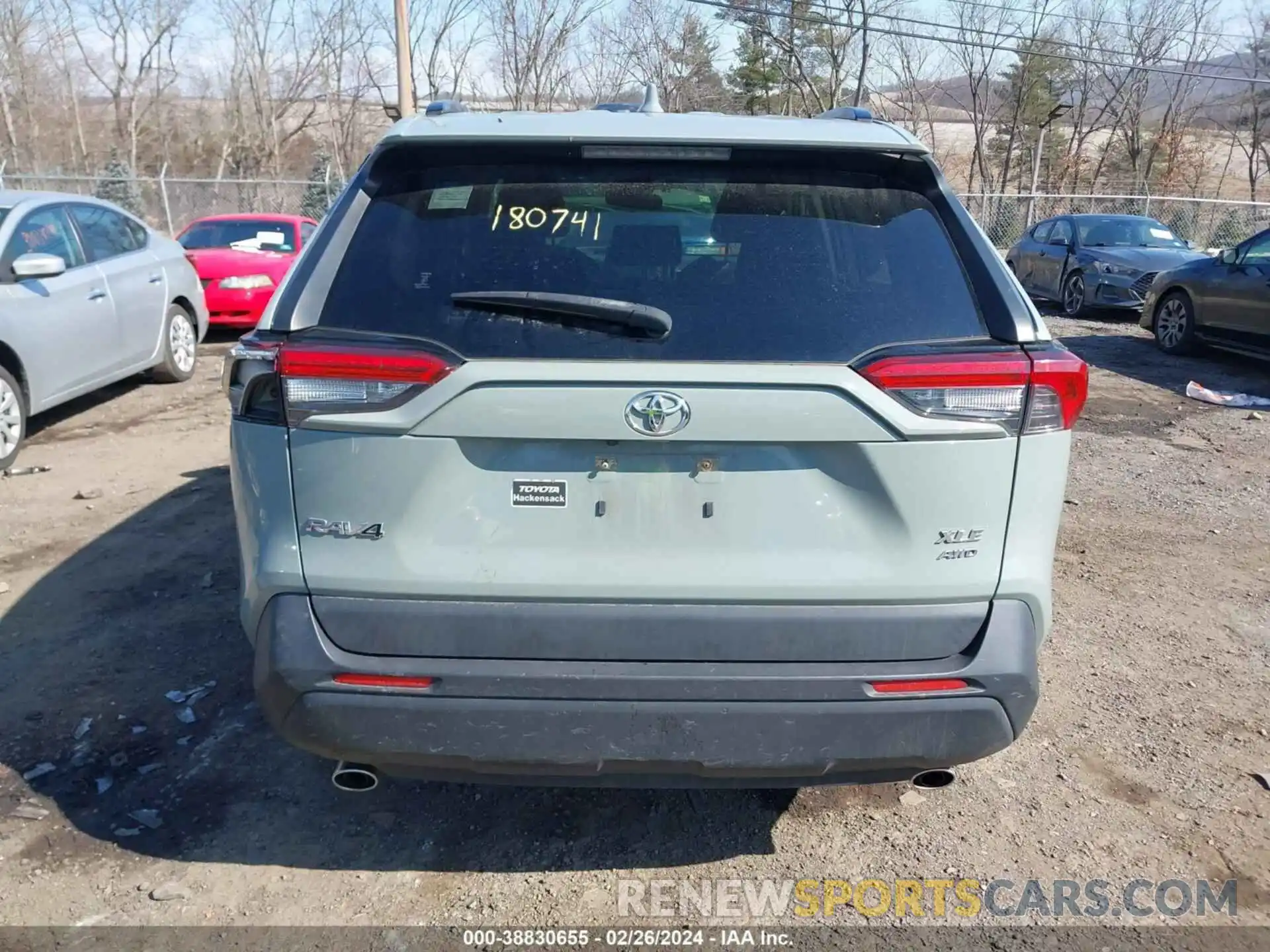 16 Photograph of a damaged car JTMP1RFV2KJ006849 TOYOTA RAV4 2019