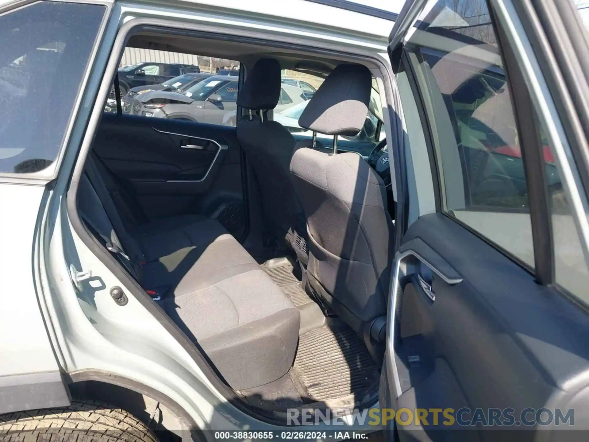 8 Фотография поврежденного автомобиля JTMP1RFV2KJ006849 TOYOTA RAV4 2019