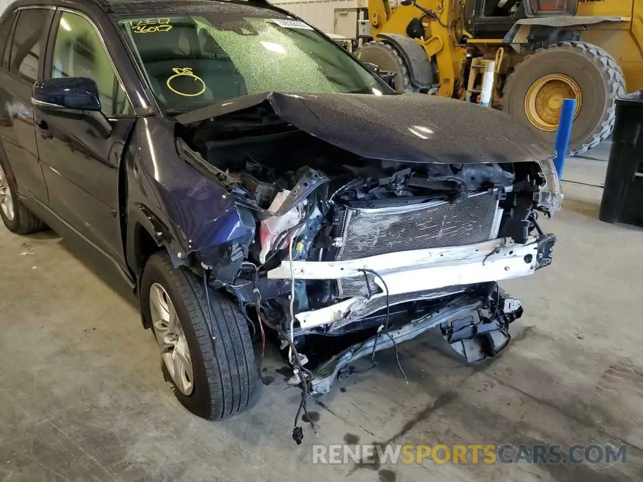 9 Photograph of a damaged car JTMP1RFV2KJ020329 TOYOTA RAV4 2019