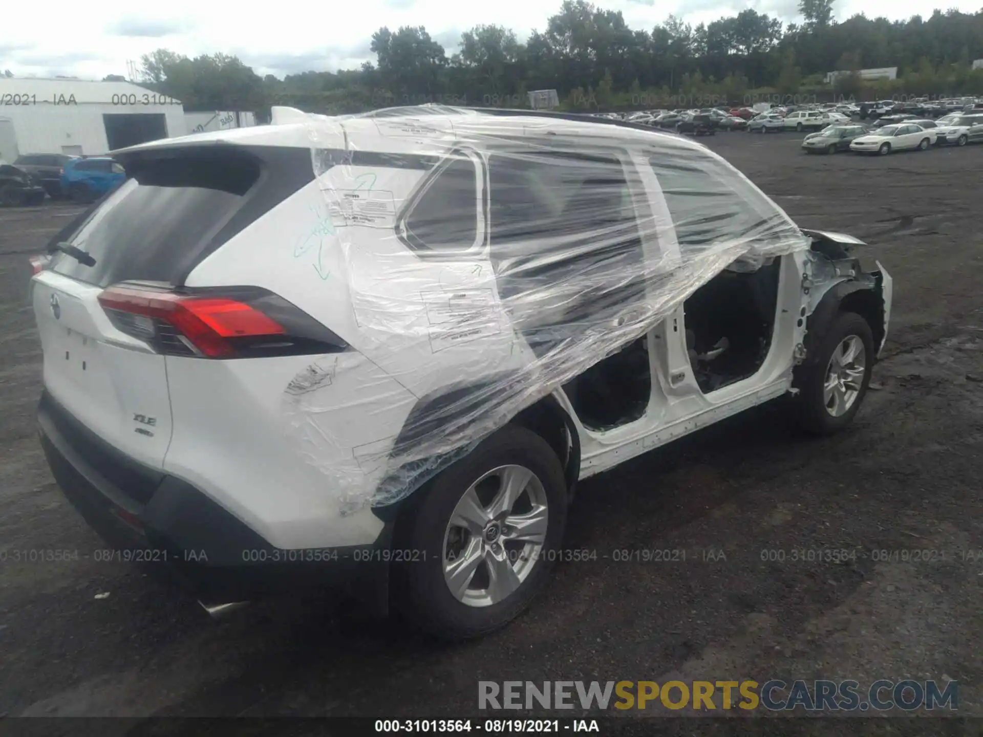 4 Photograph of a damaged car JTMP1RFV2KJ022906 TOYOTA RAV4 2019