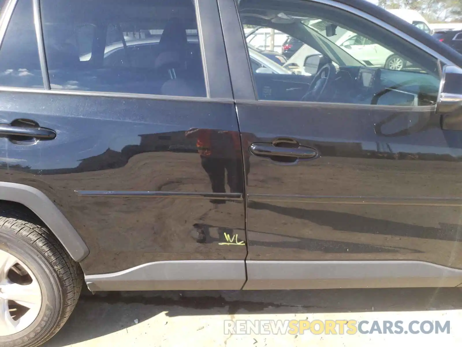 9 Photograph of a damaged car JTMP1RFV3KD007183 TOYOTA RAV4 2019